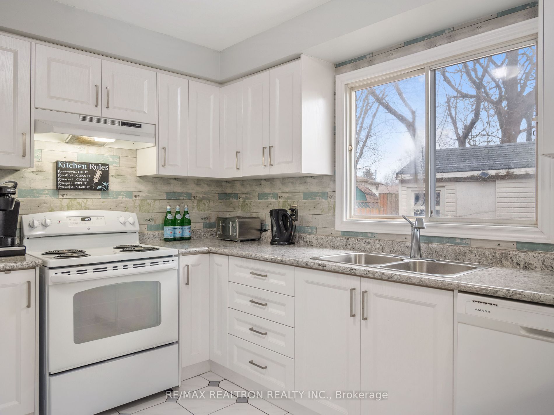228 Elman Crescent