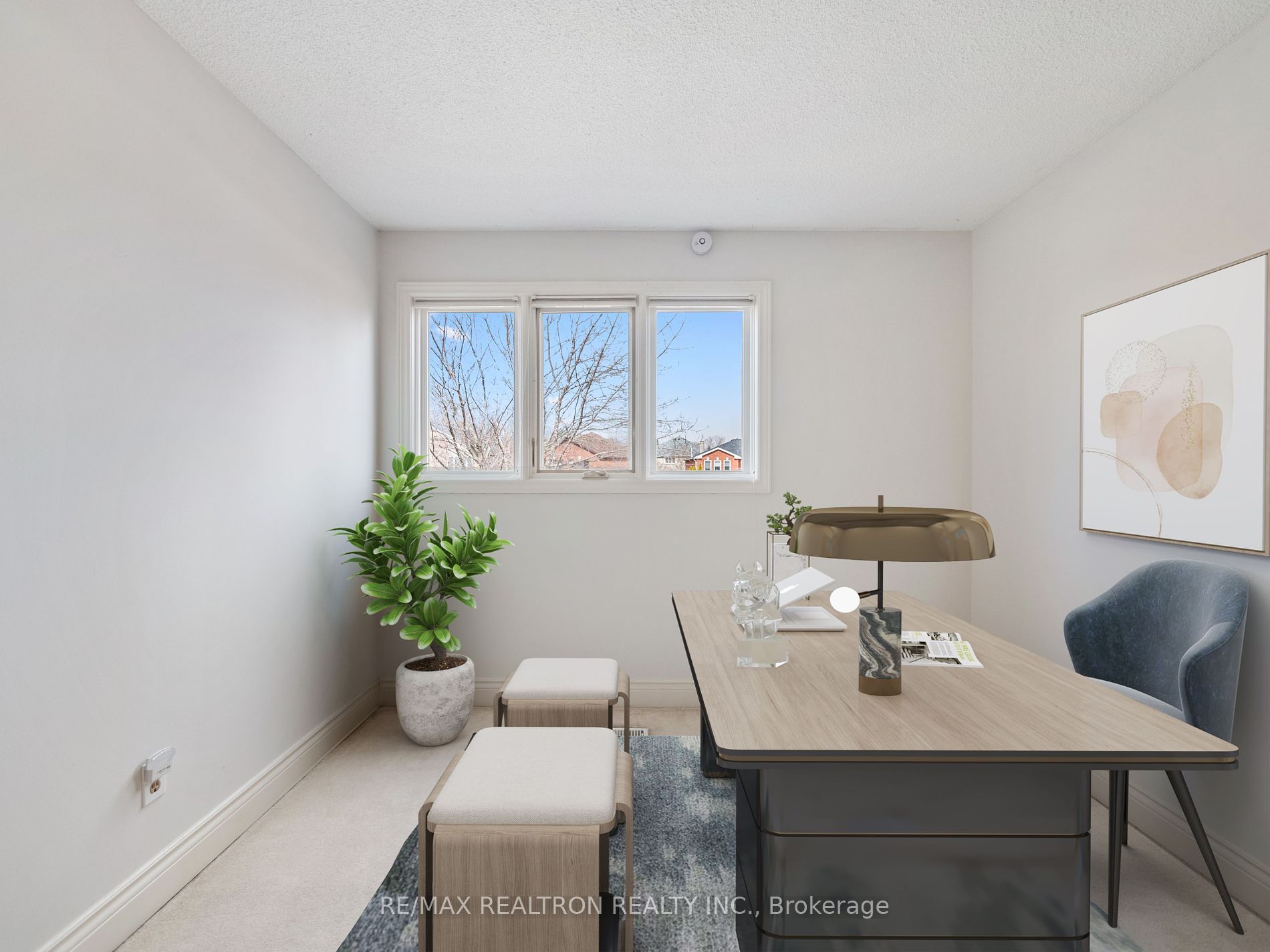 228 Elman Crescent