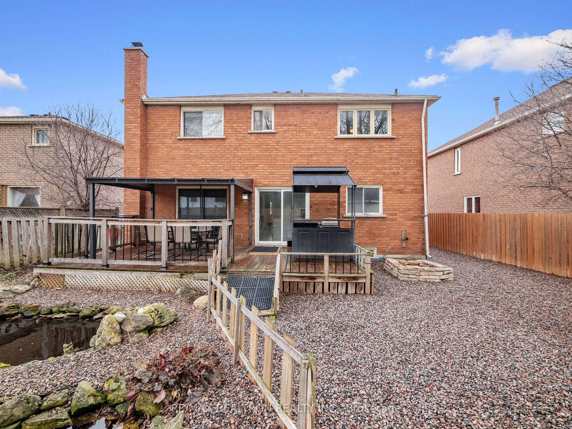 228 Elman Crescent