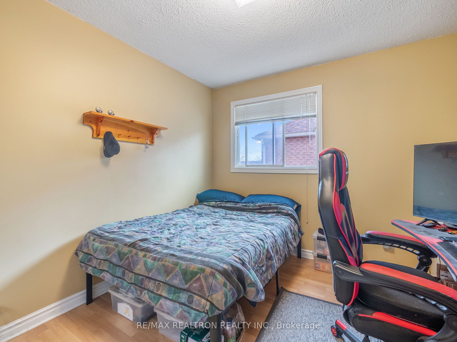 228 Elman Crescent