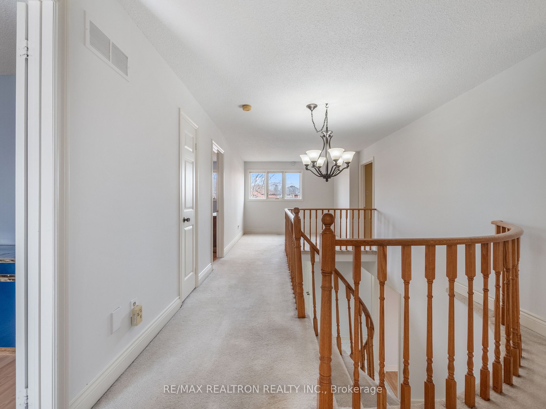 228 Elman Crescent
