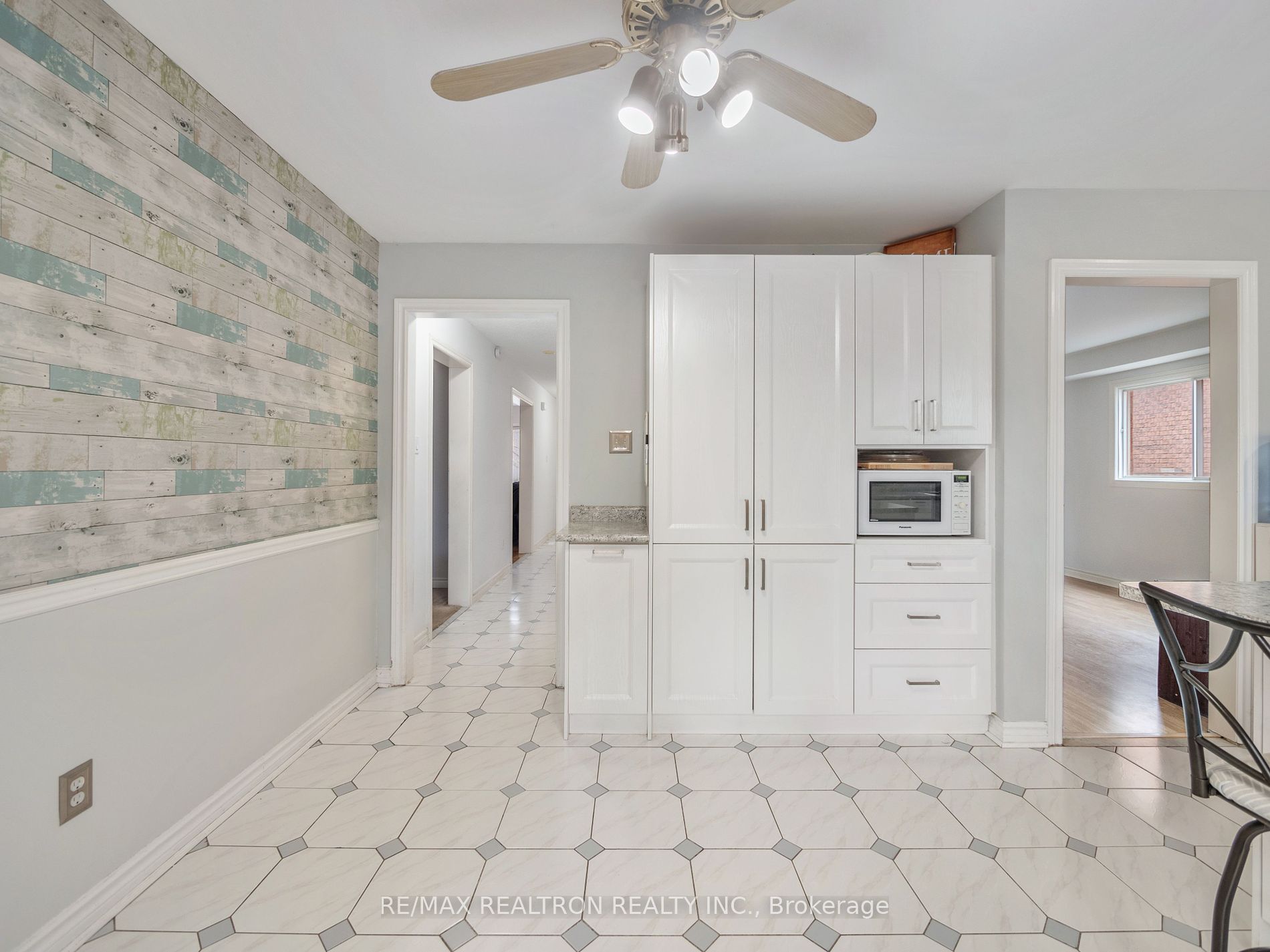228 Elman Crescent