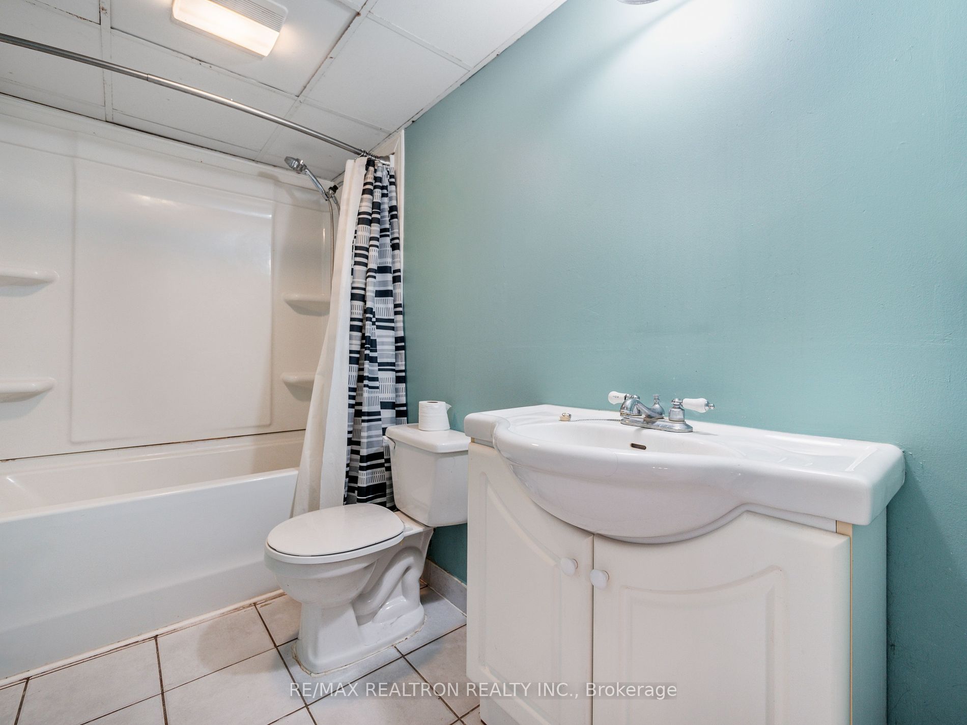 228 Elman Crescent