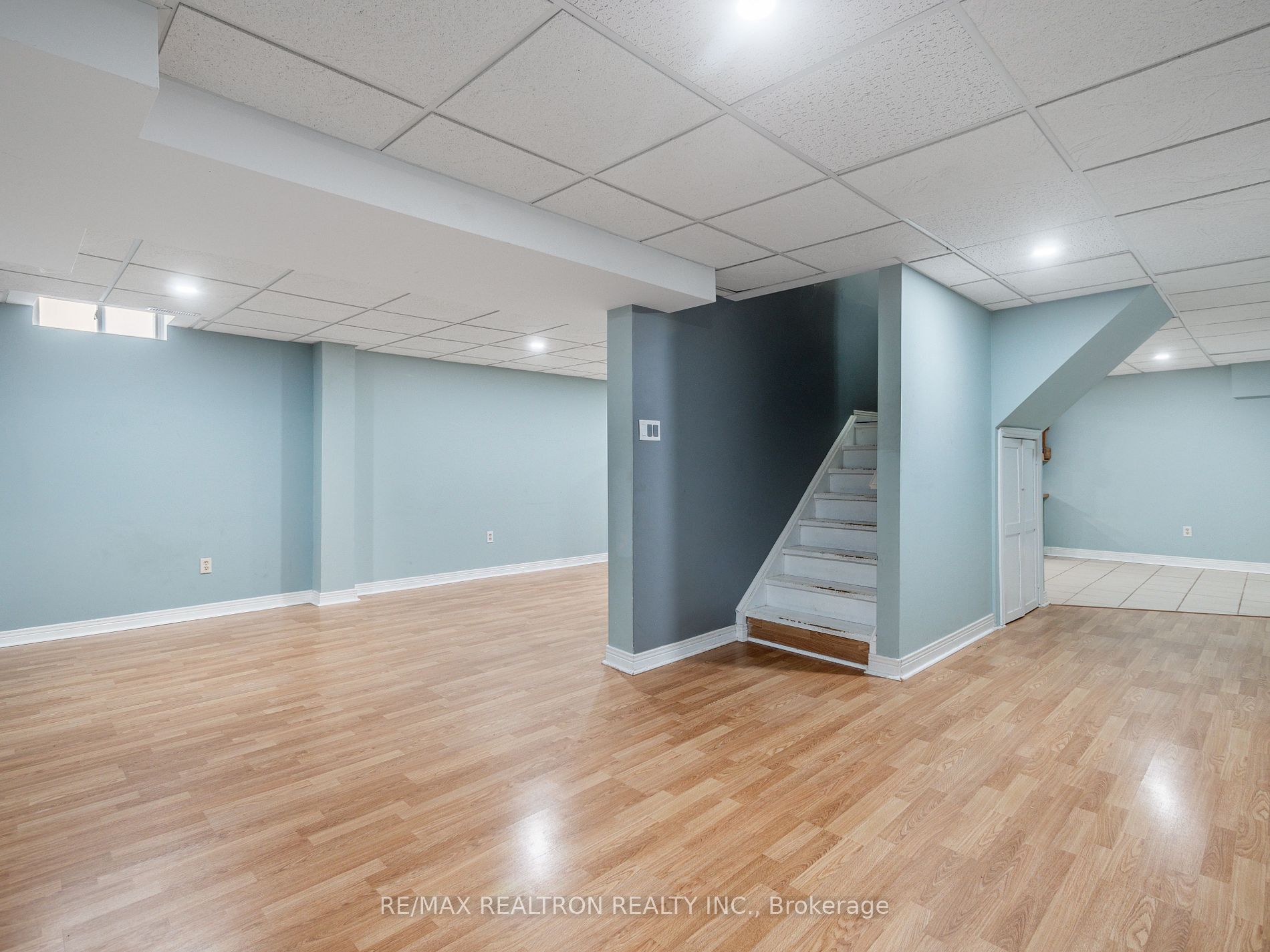 228 Elman Crescent