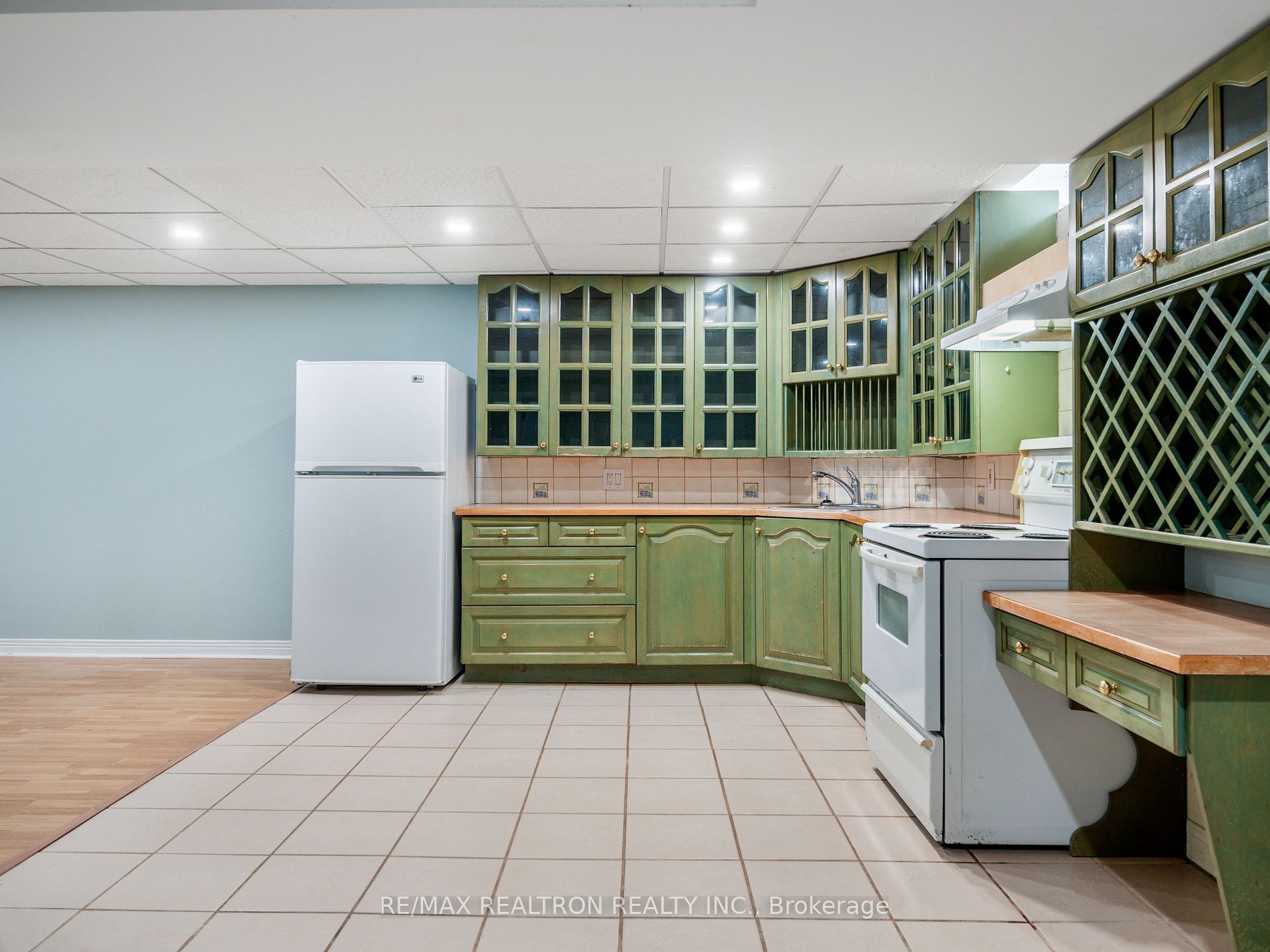 228 Elman Crescent