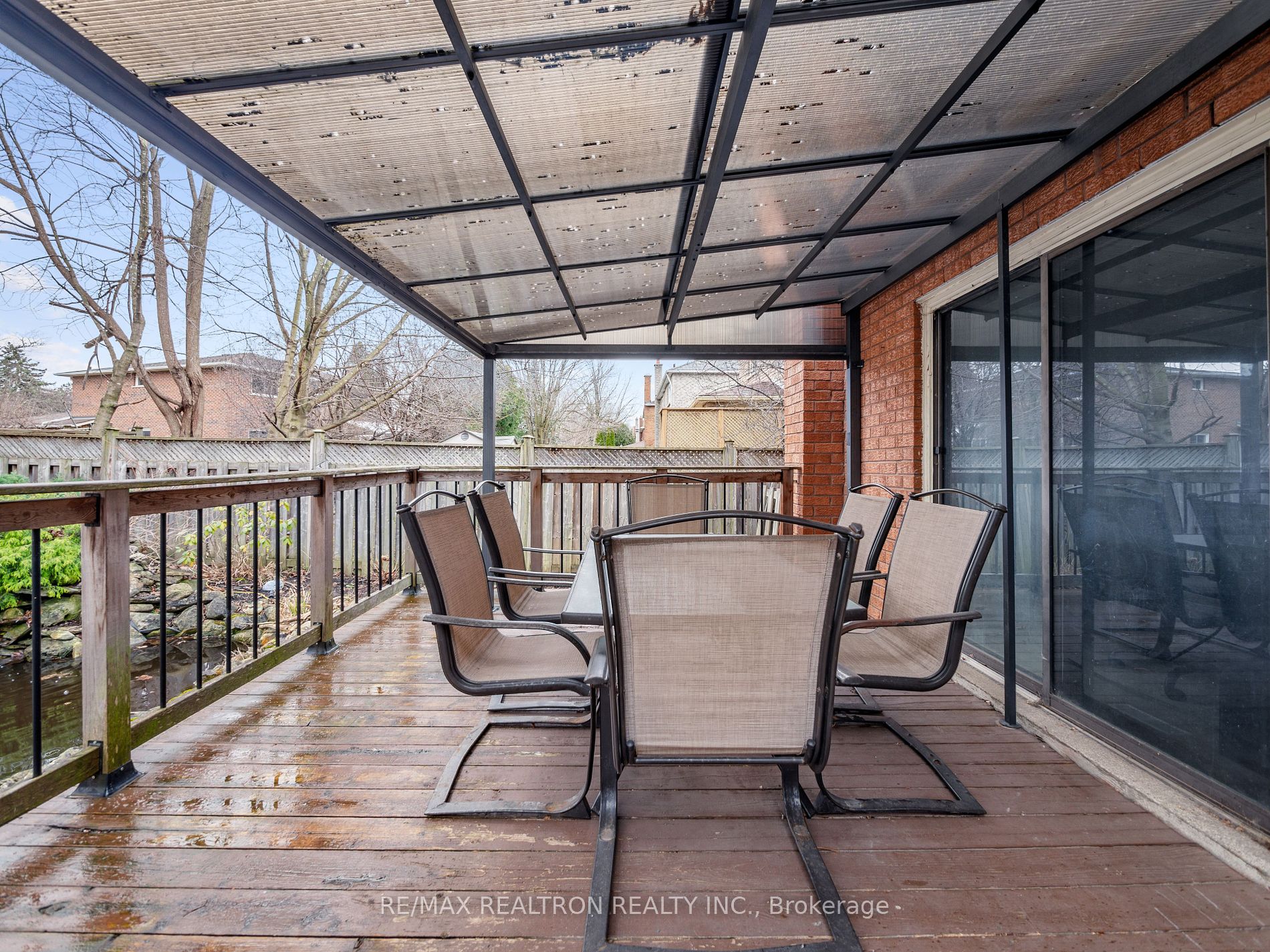 228 Elman Crescent