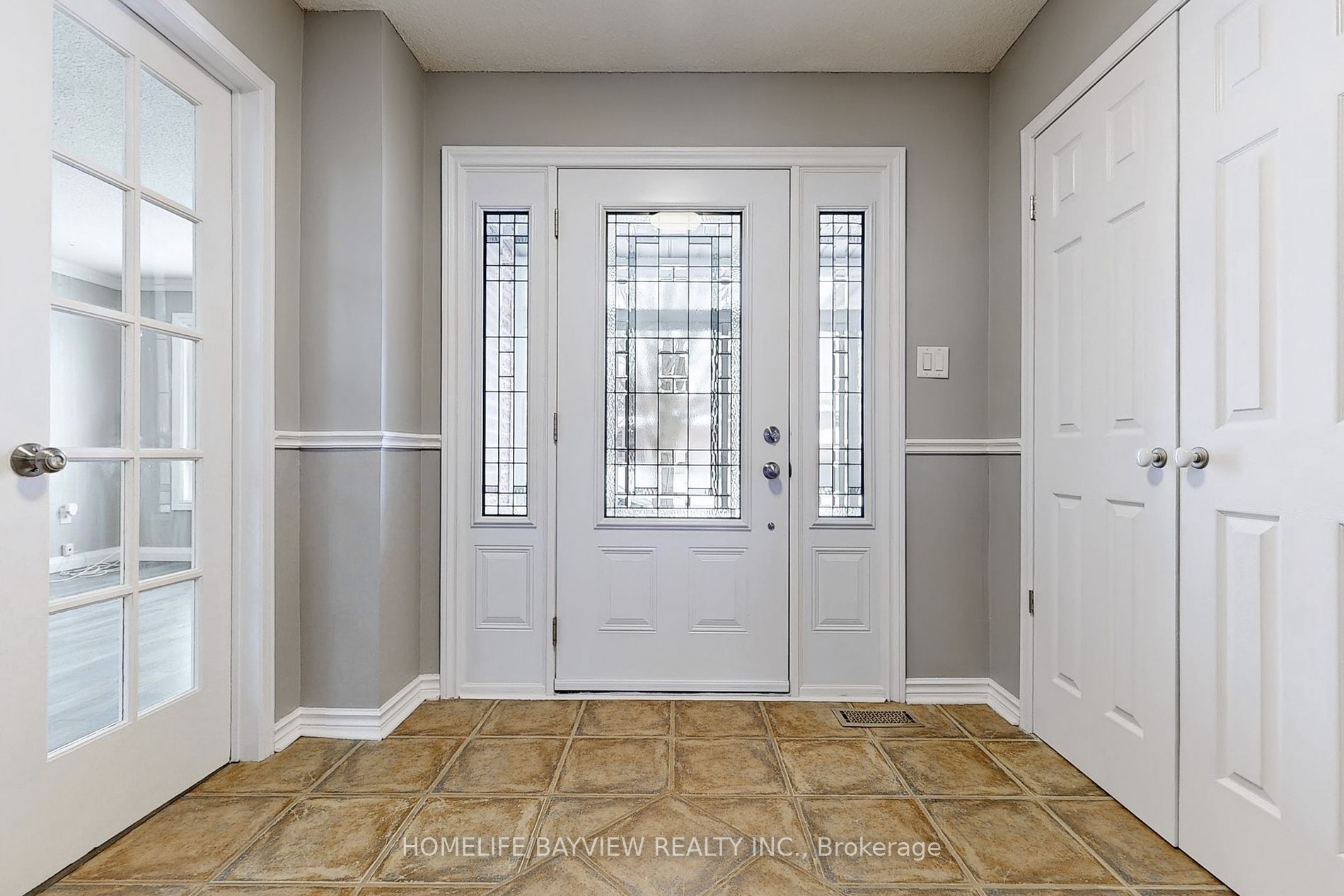 883 Leslie Valley Dr