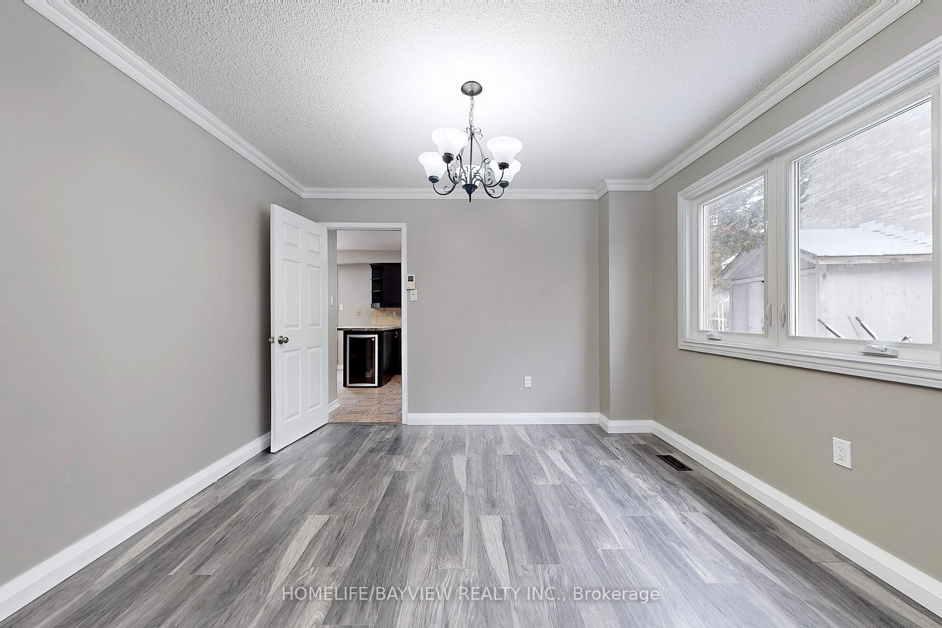 883 Leslie Valley Dr