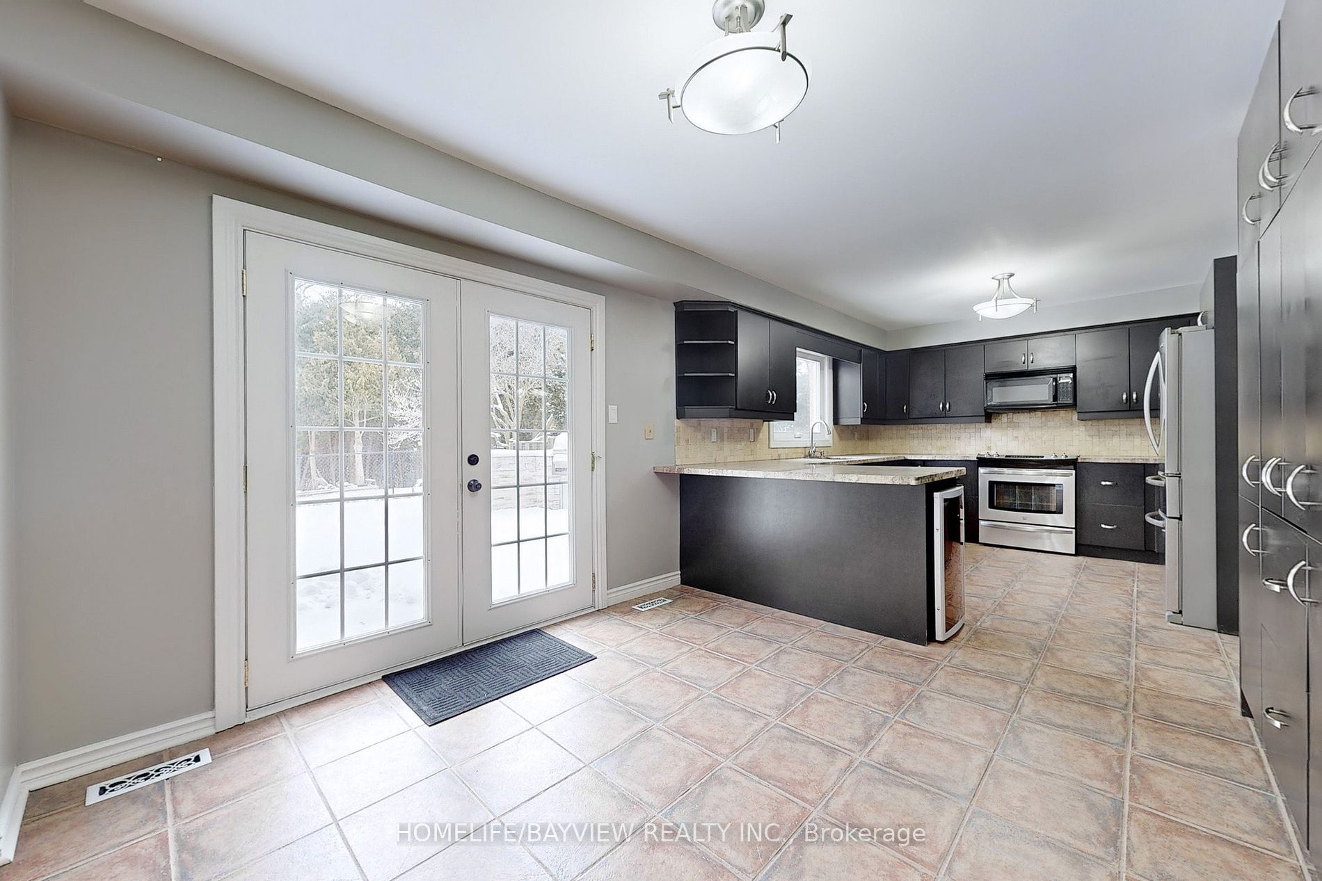 883 Leslie Valley Dr