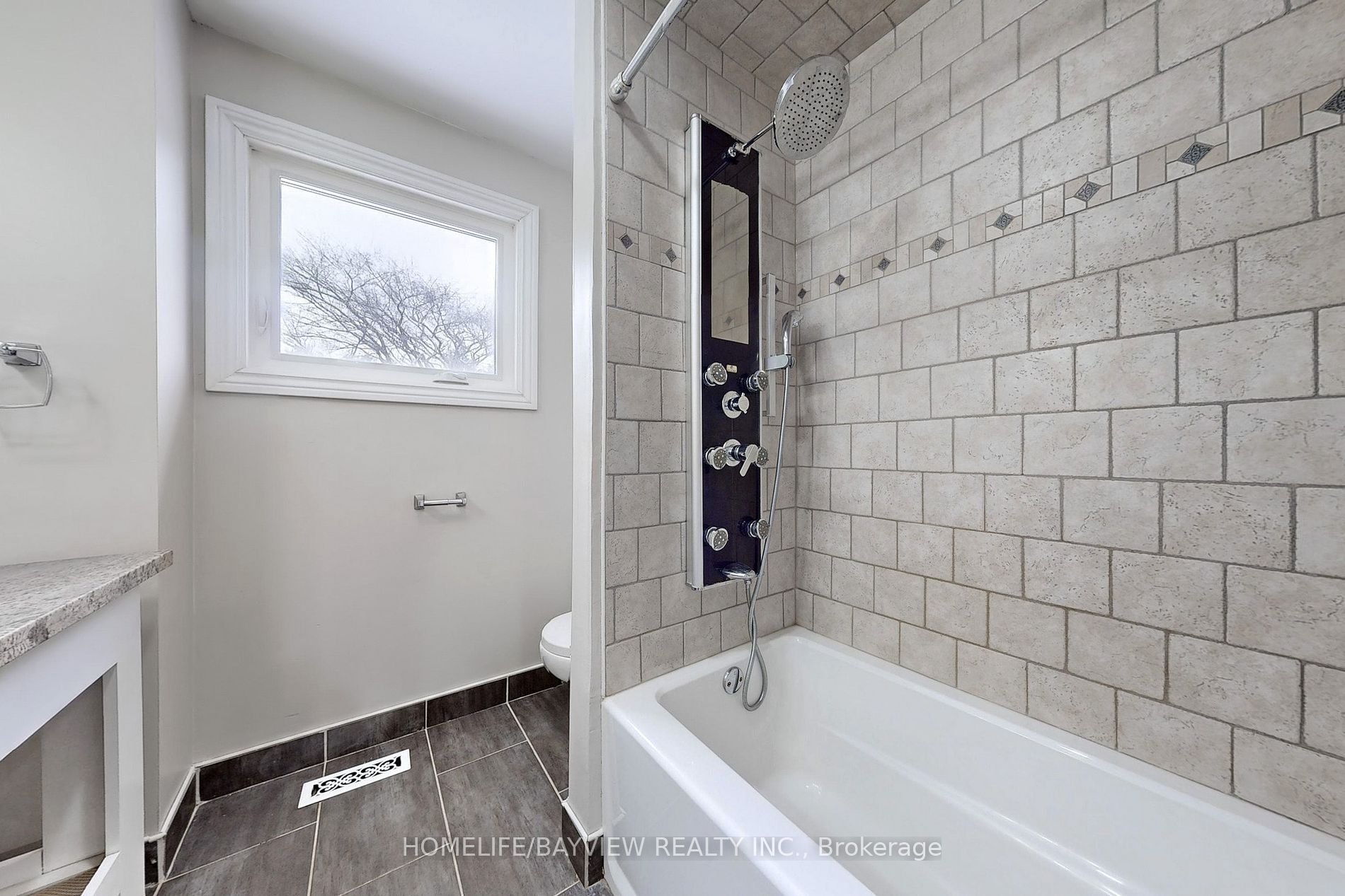 883 Leslie Valley Dr