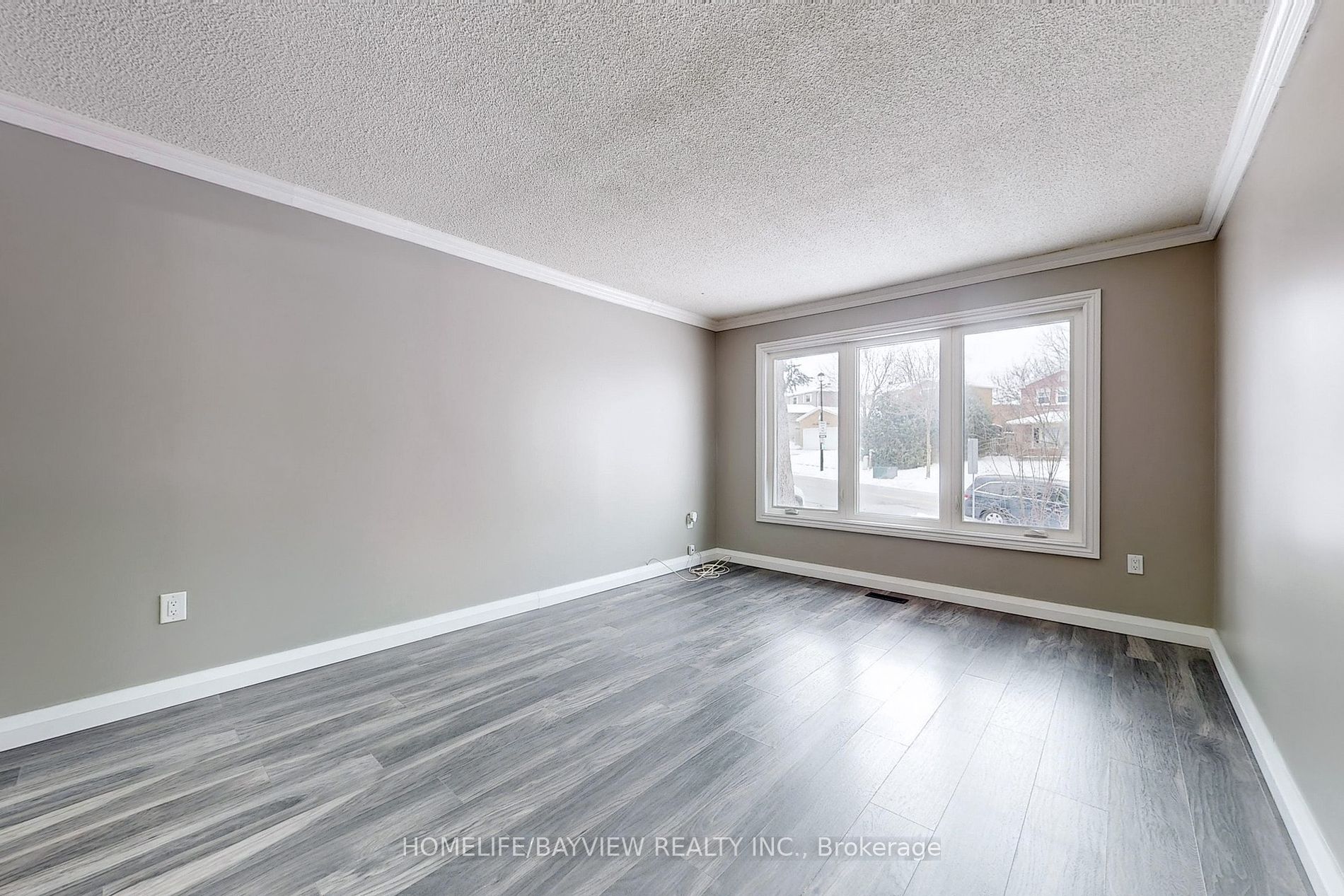 883 Leslie Valley Dr
