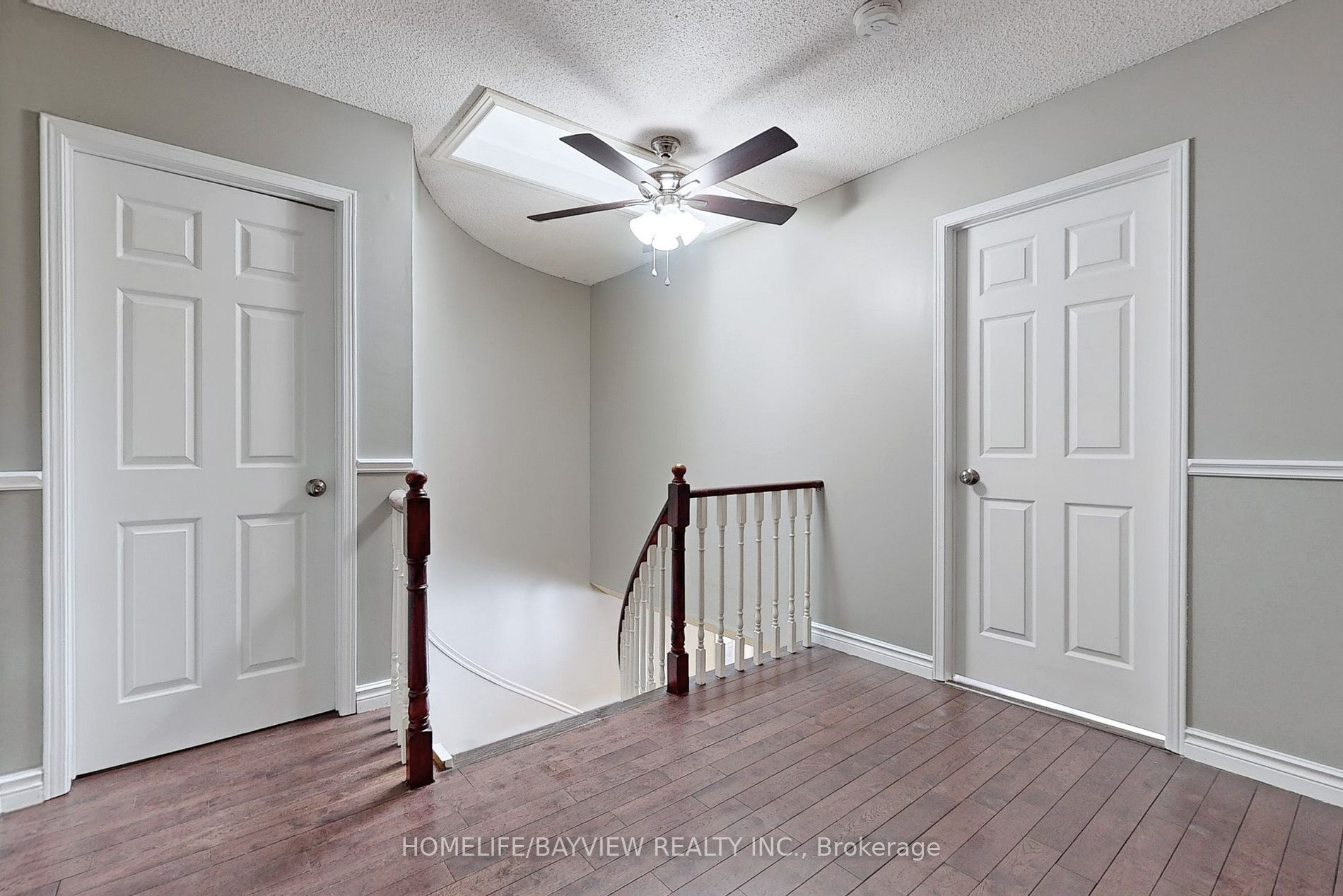 883 Leslie Valley Dr