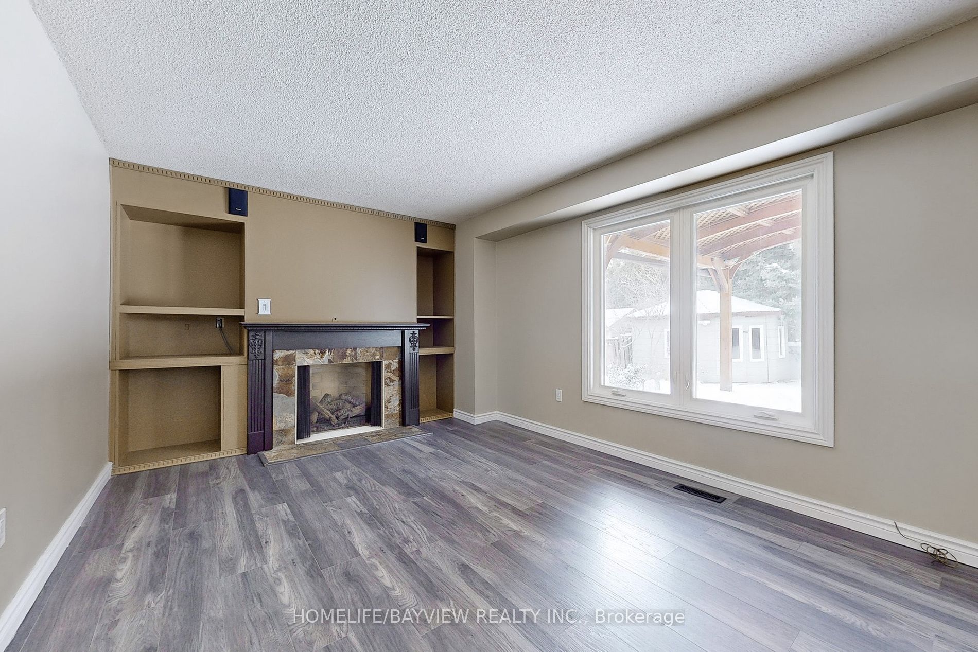 883 Leslie Valley Dr