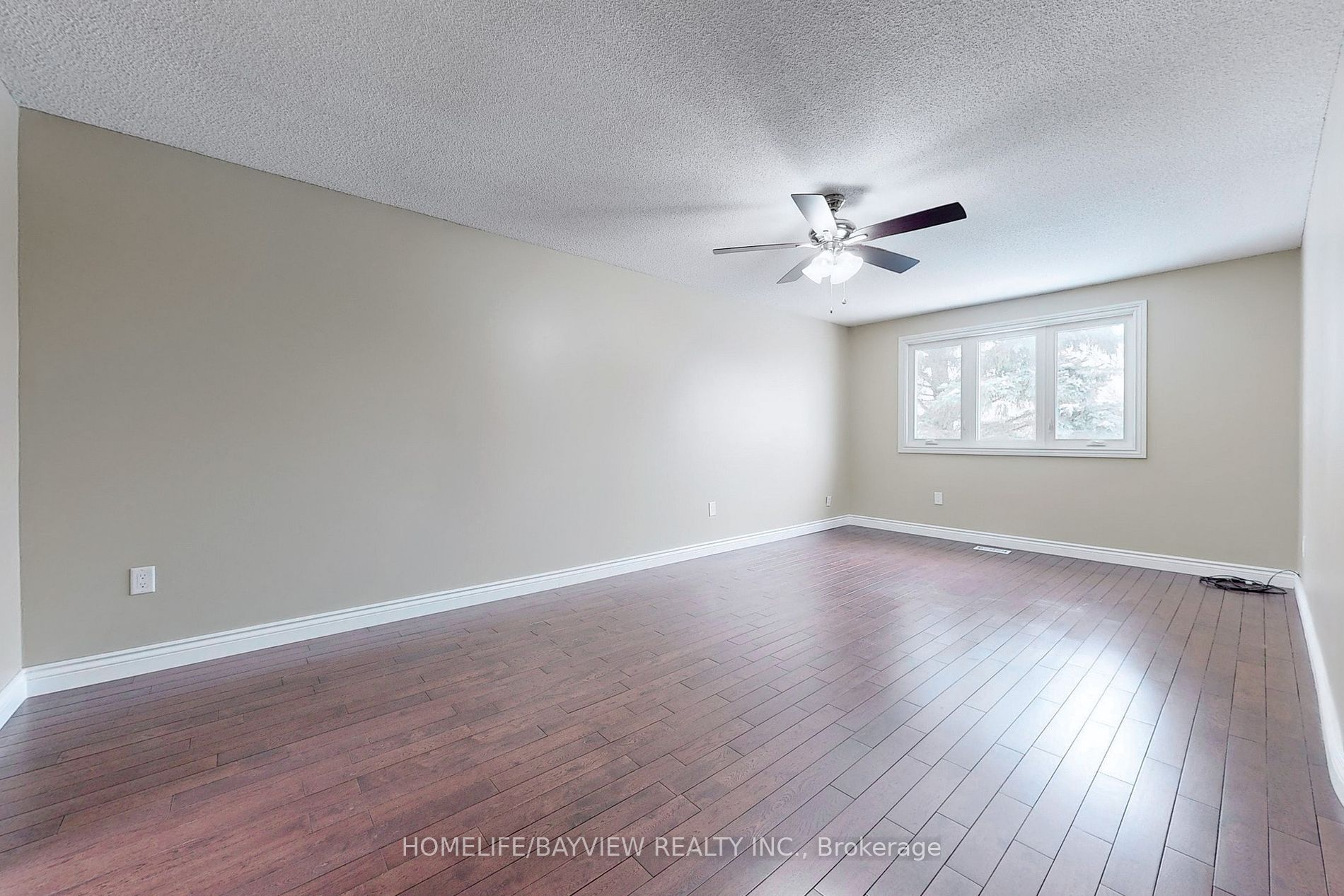 883 Leslie Valley Dr