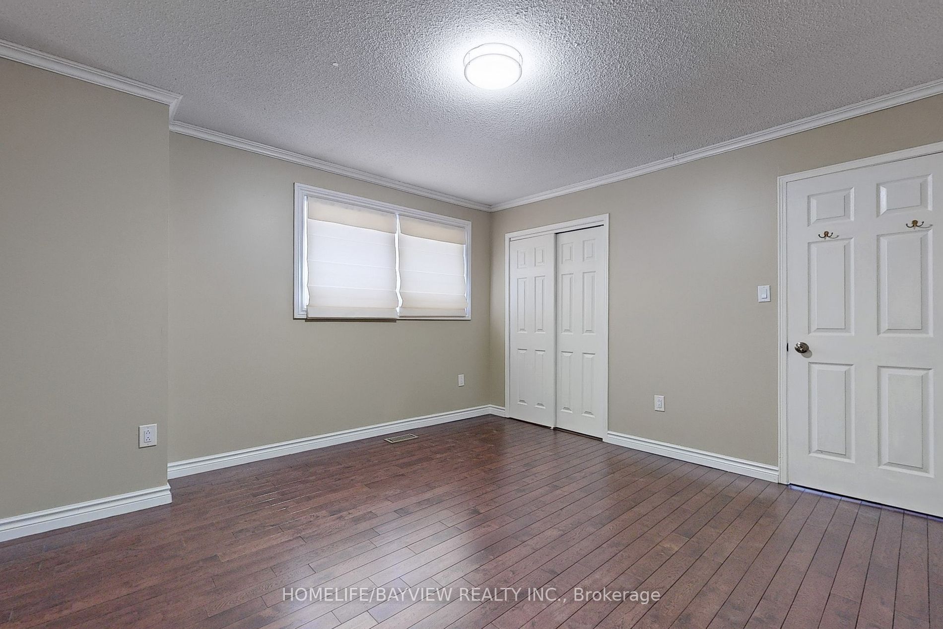 883 Leslie Valley Dr