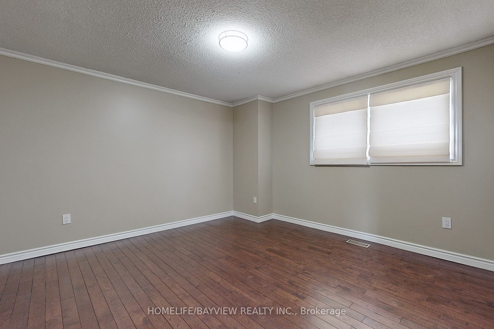 883 Leslie Valley Dr