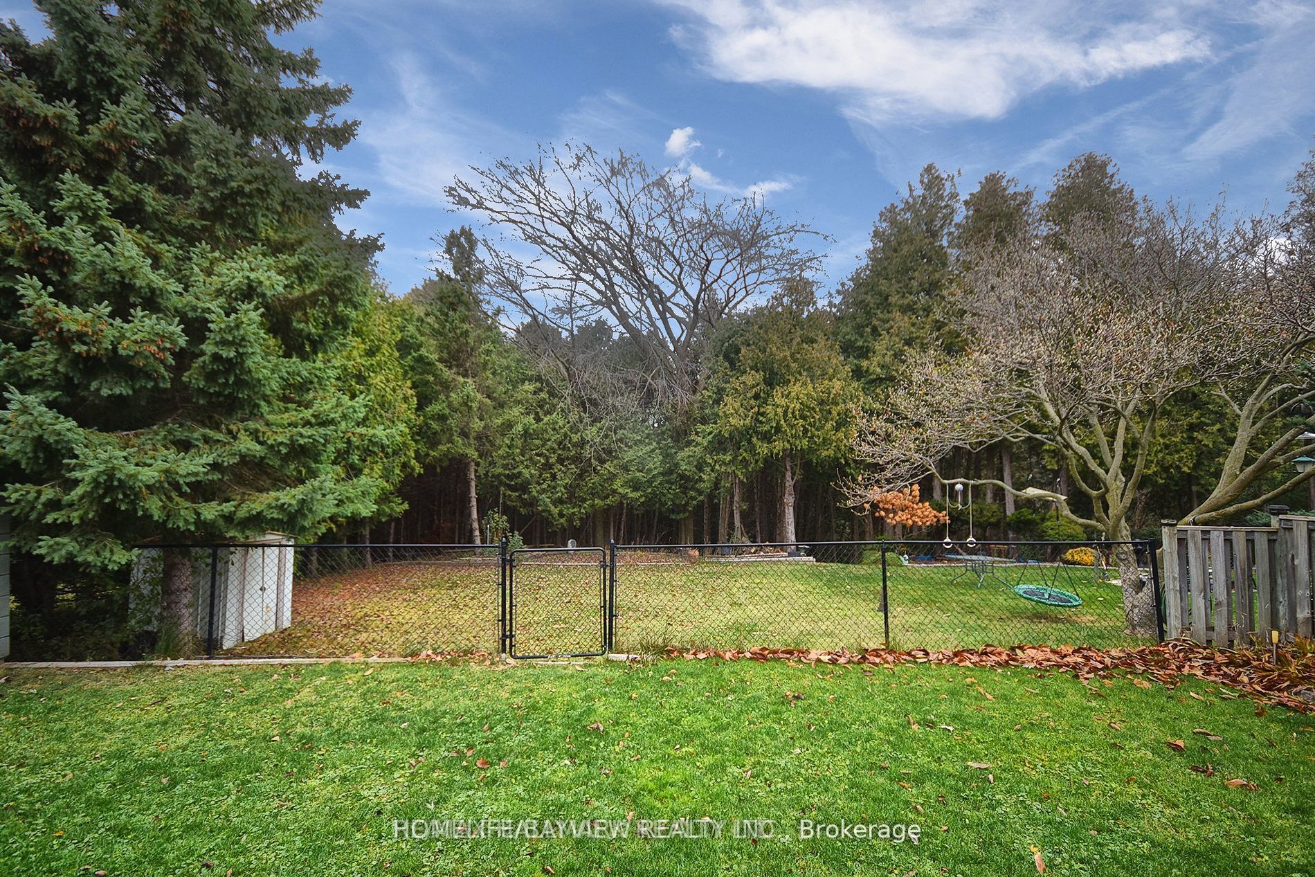 883 Leslie Valley Dr