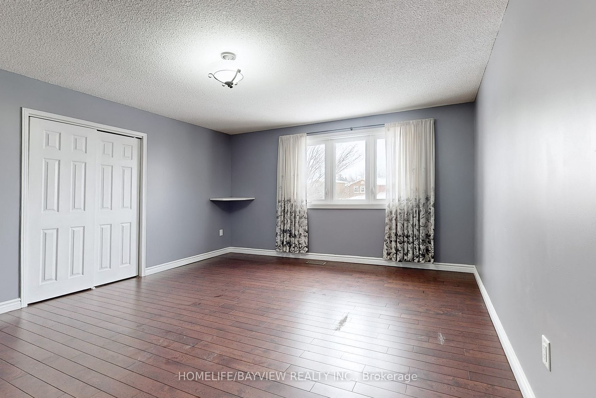 883 Leslie Valley Dr