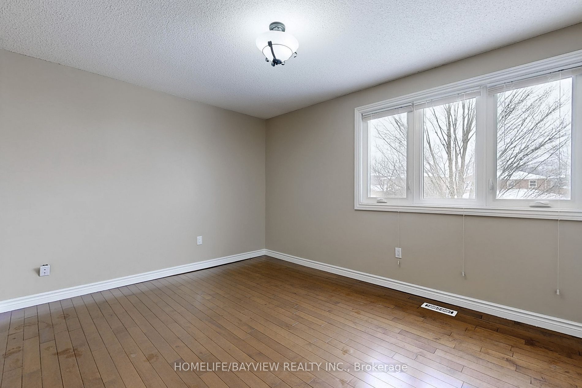 883 Leslie Valley Dr