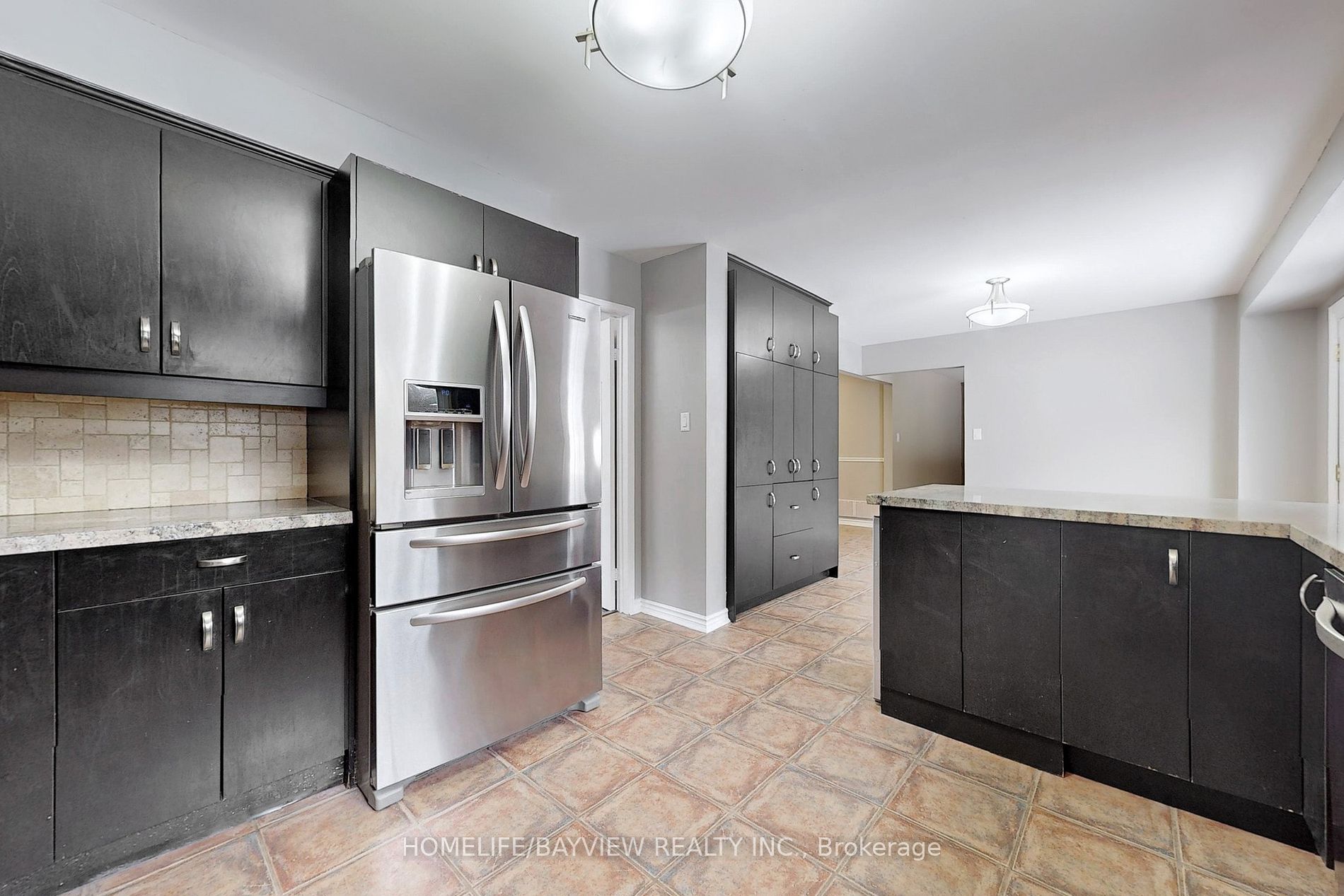883 Leslie Valley Dr