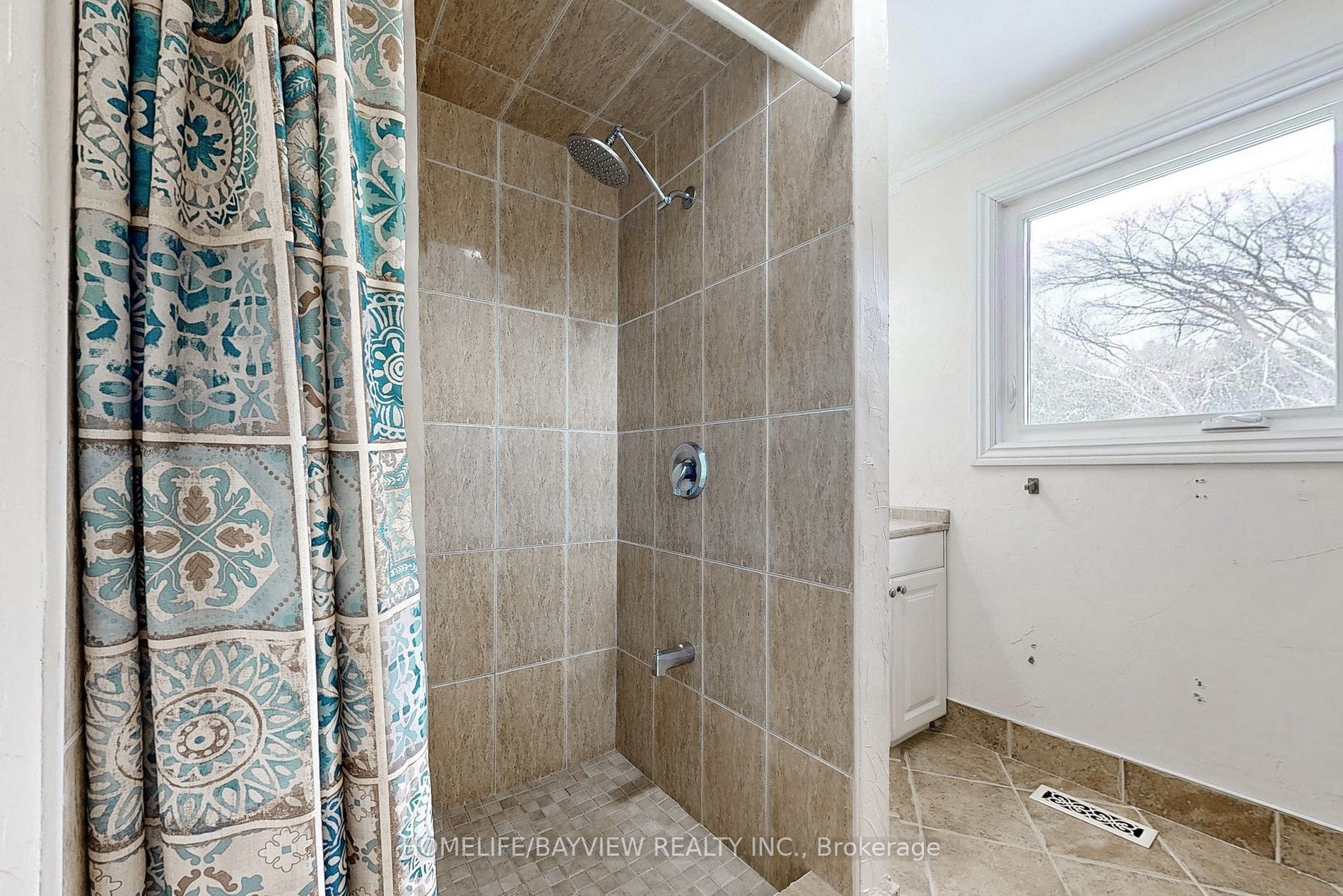 883 Leslie Valley Dr