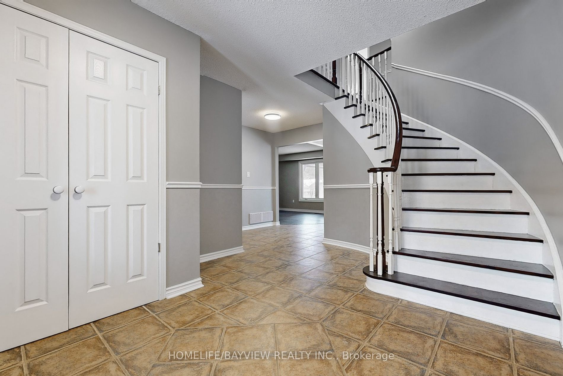 883 Leslie Valley Dr