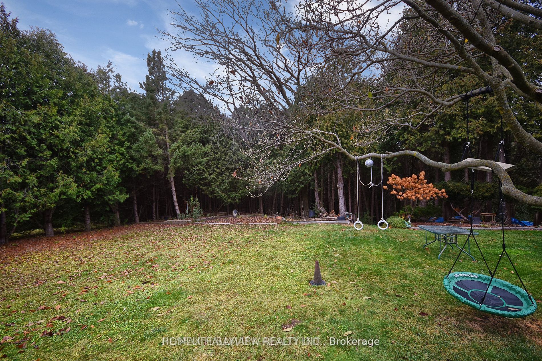 883 Leslie Valley Dr