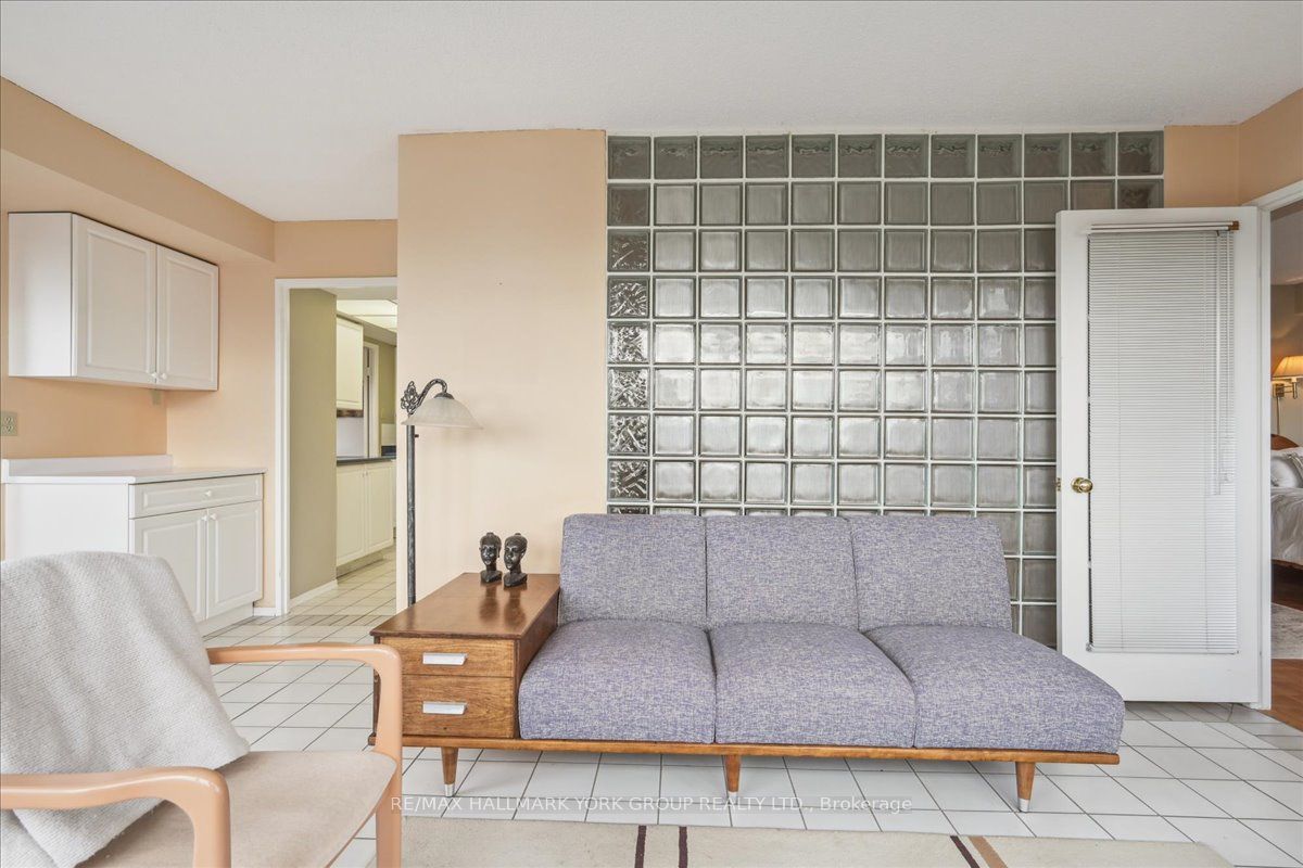 40 Harding Boulevard W, #312