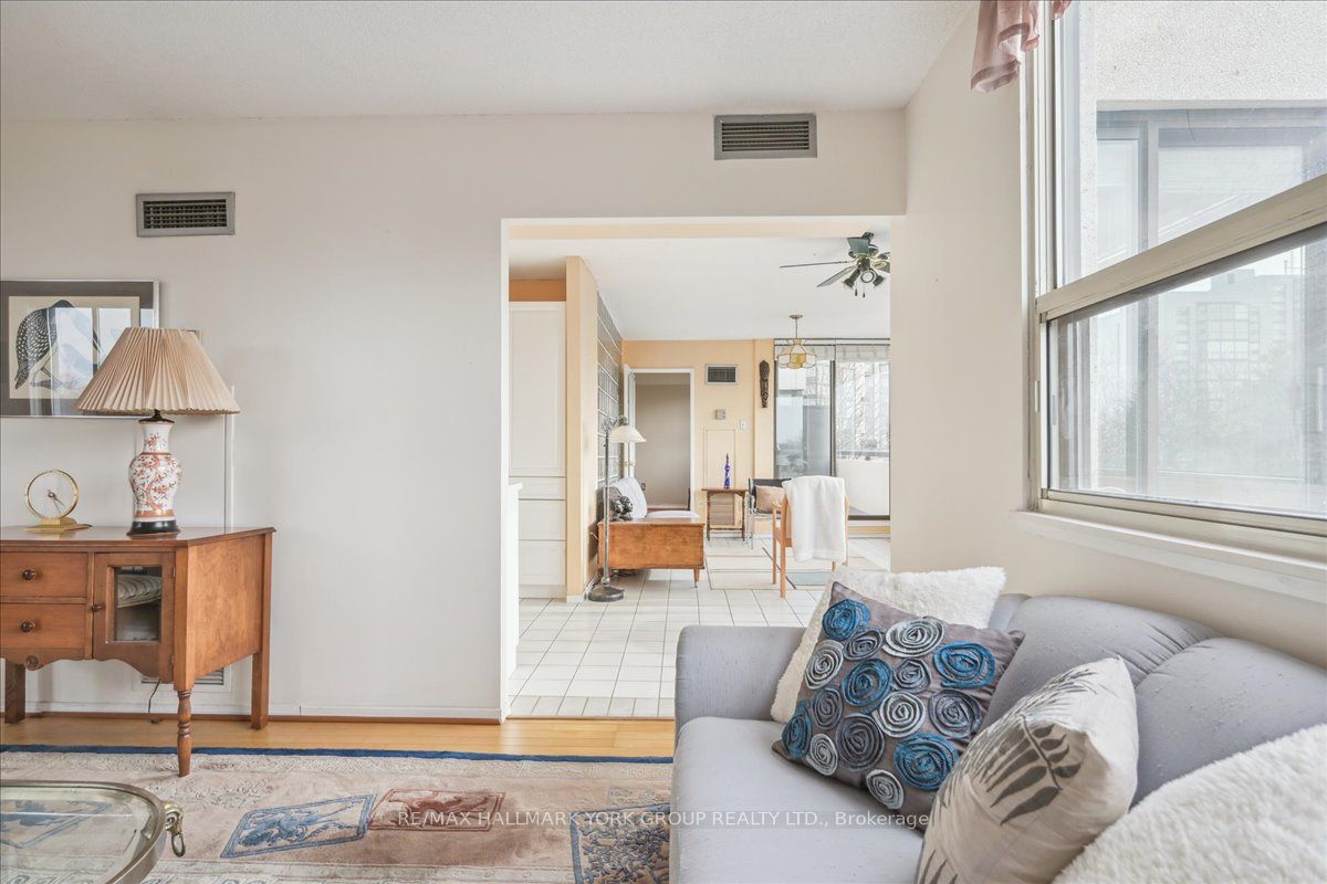 40 Harding Boulevard W, #312