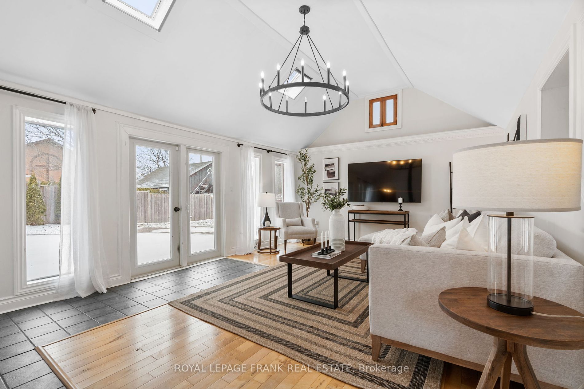 203 Brock St W