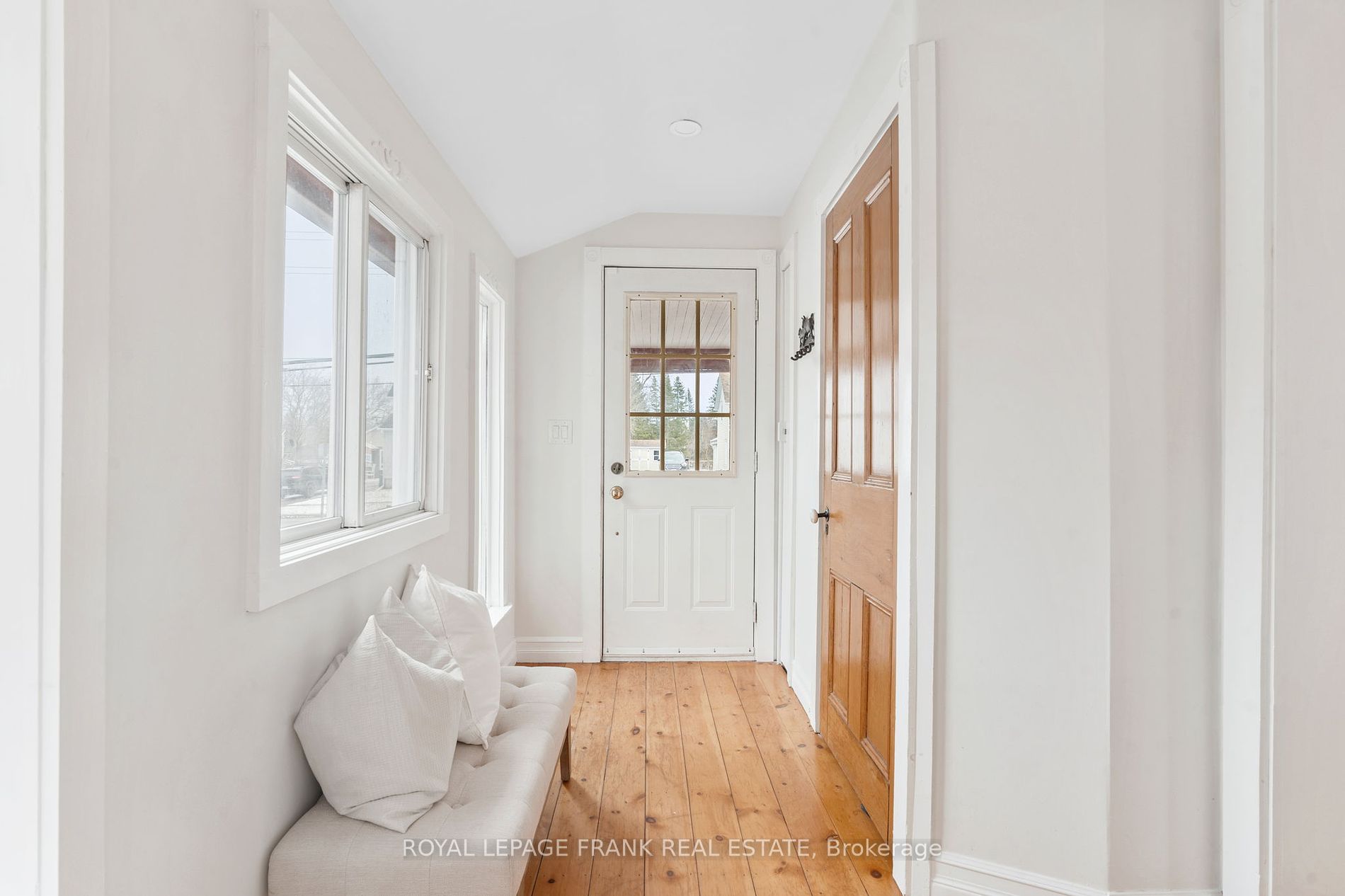 203 Brock St W