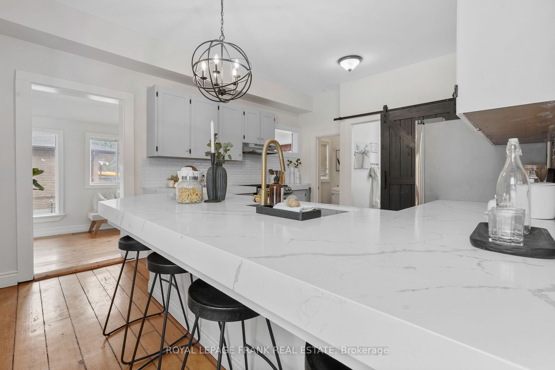 203 Brock St W