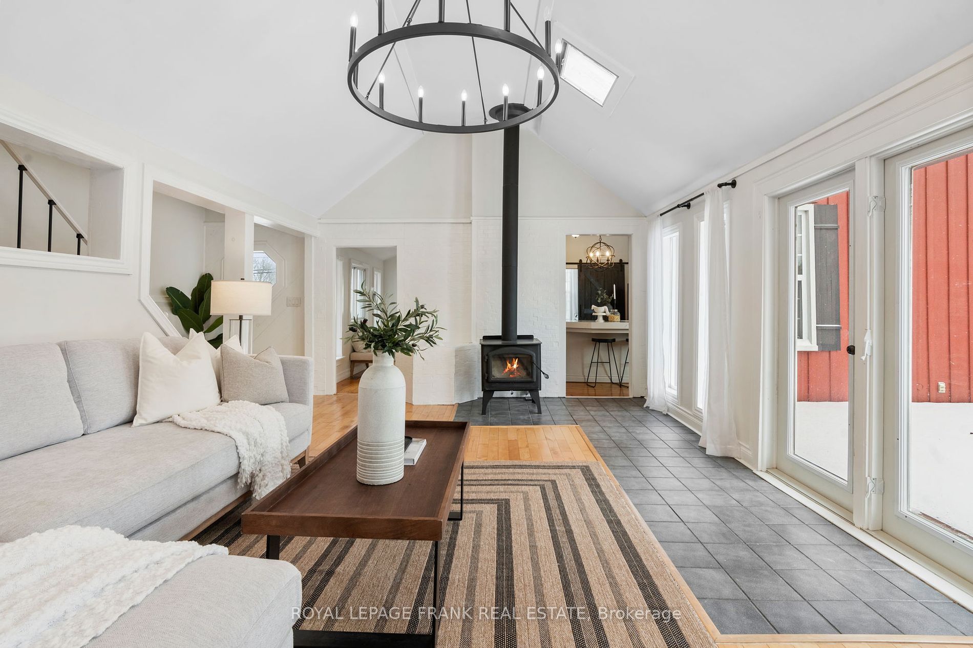 203 Brock St W