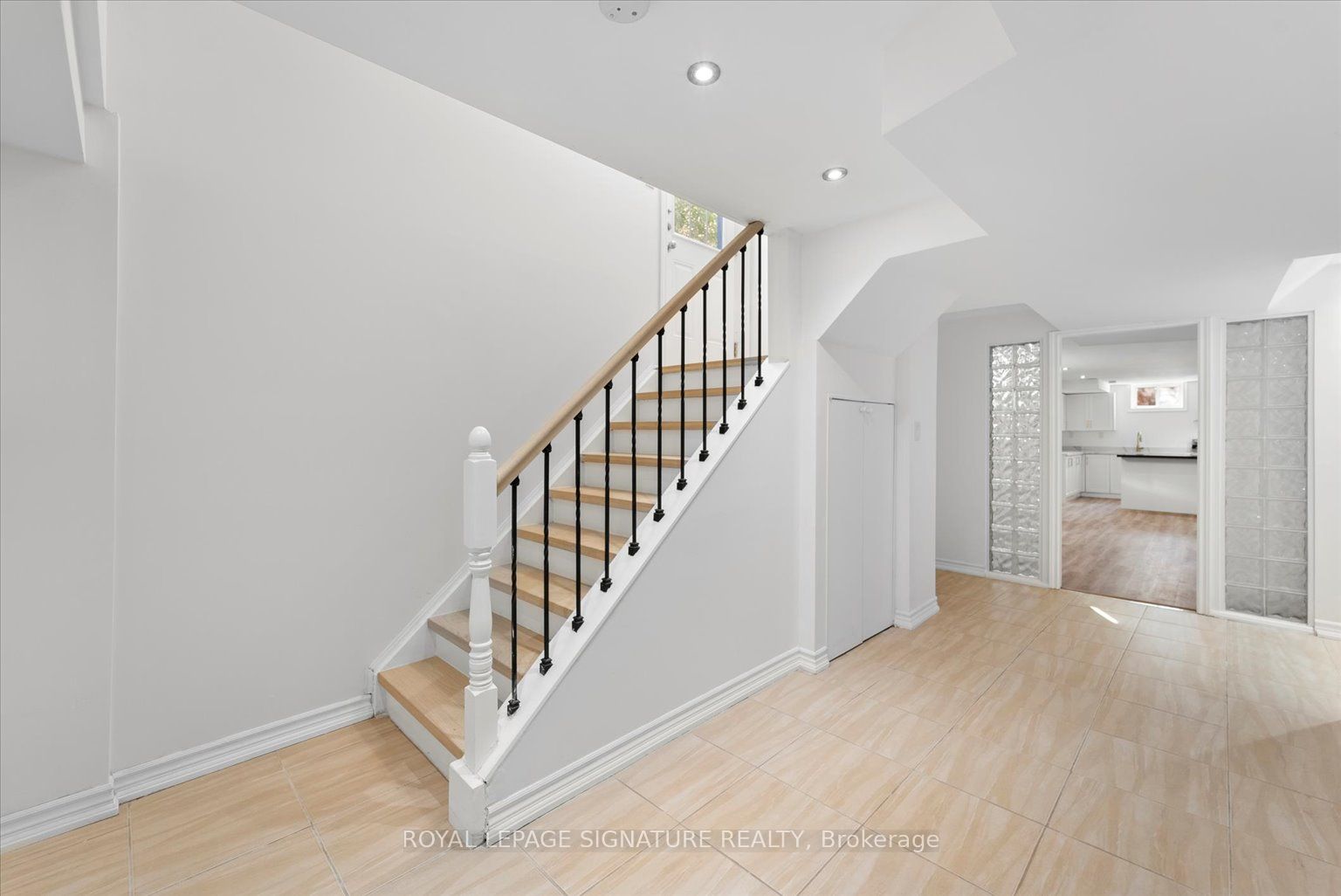 143 Queen Filomena Ave