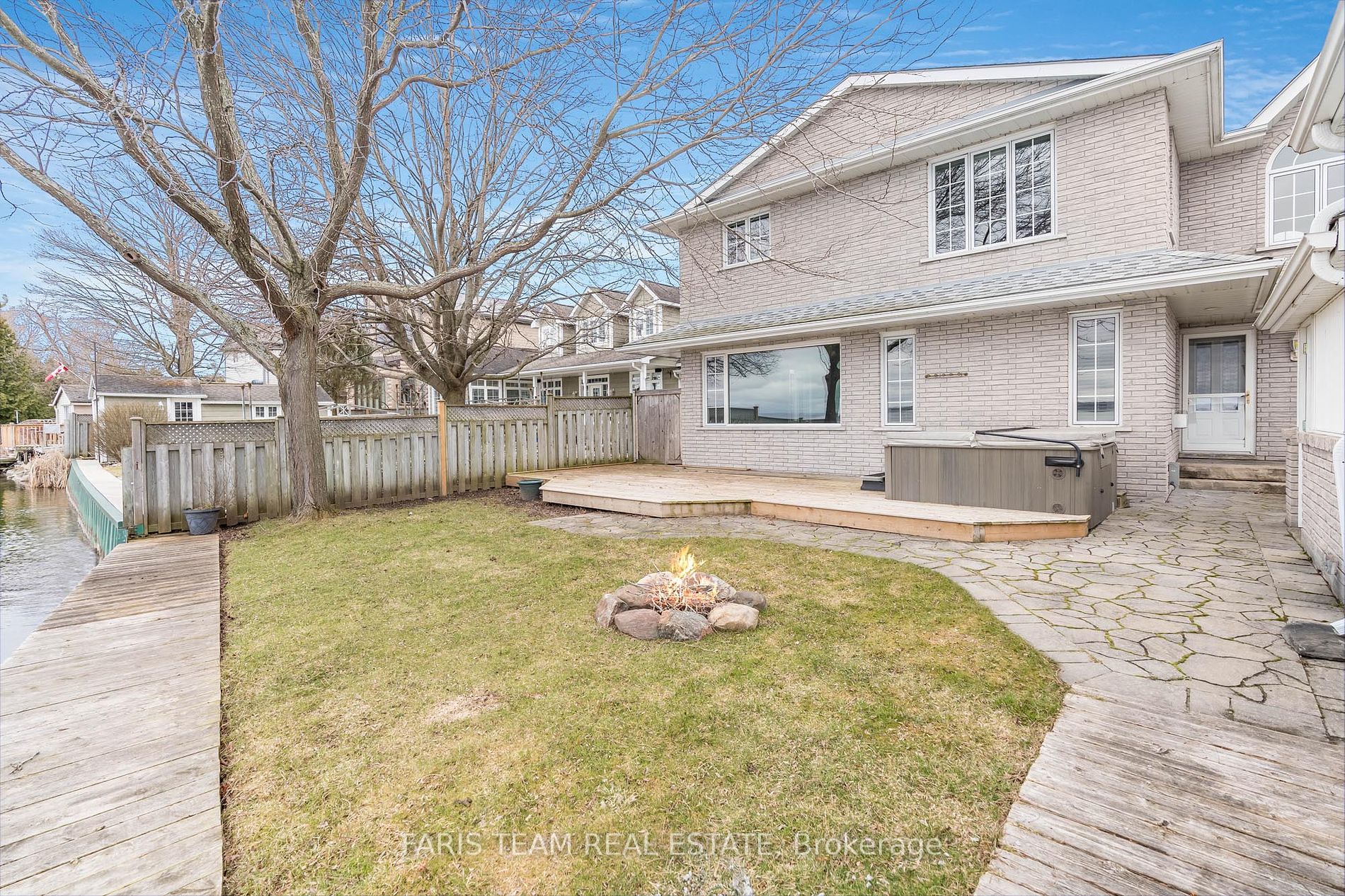 927 Barry Ave