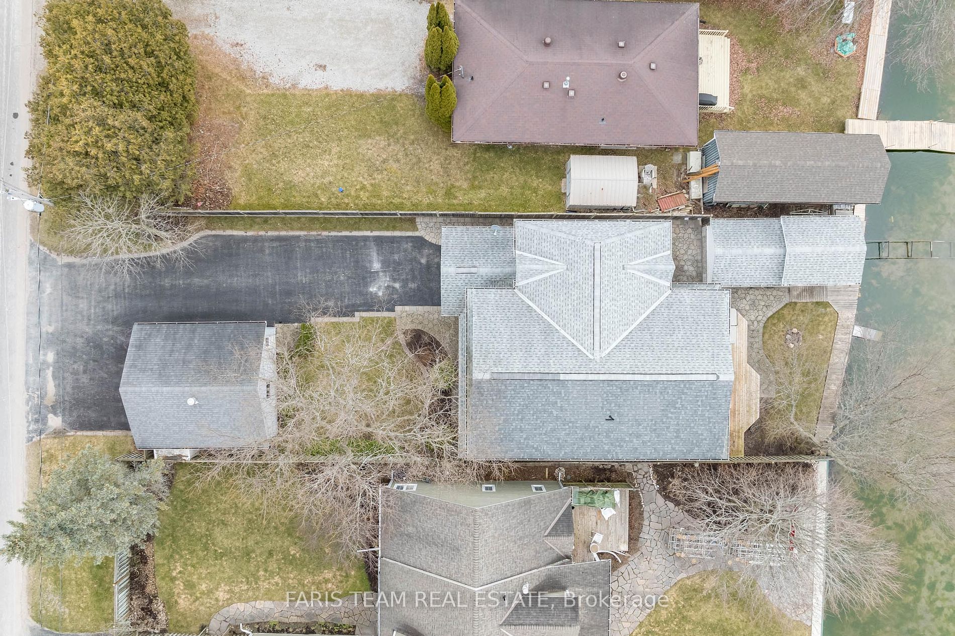 927 Barry Ave