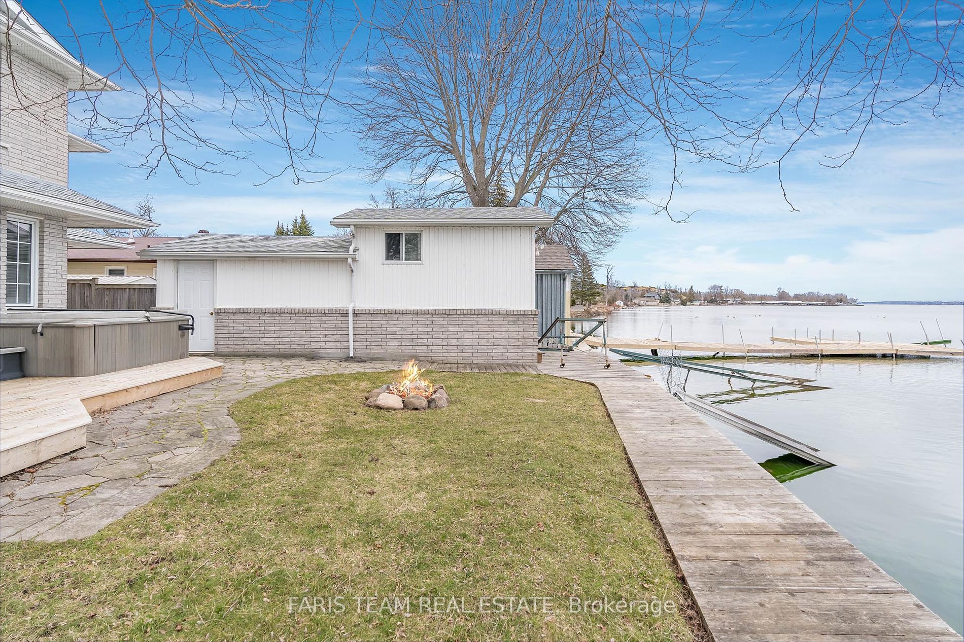 927 Barry Ave