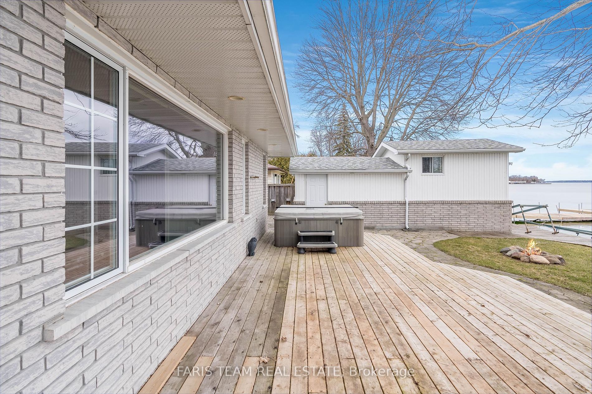 927 Barry Ave