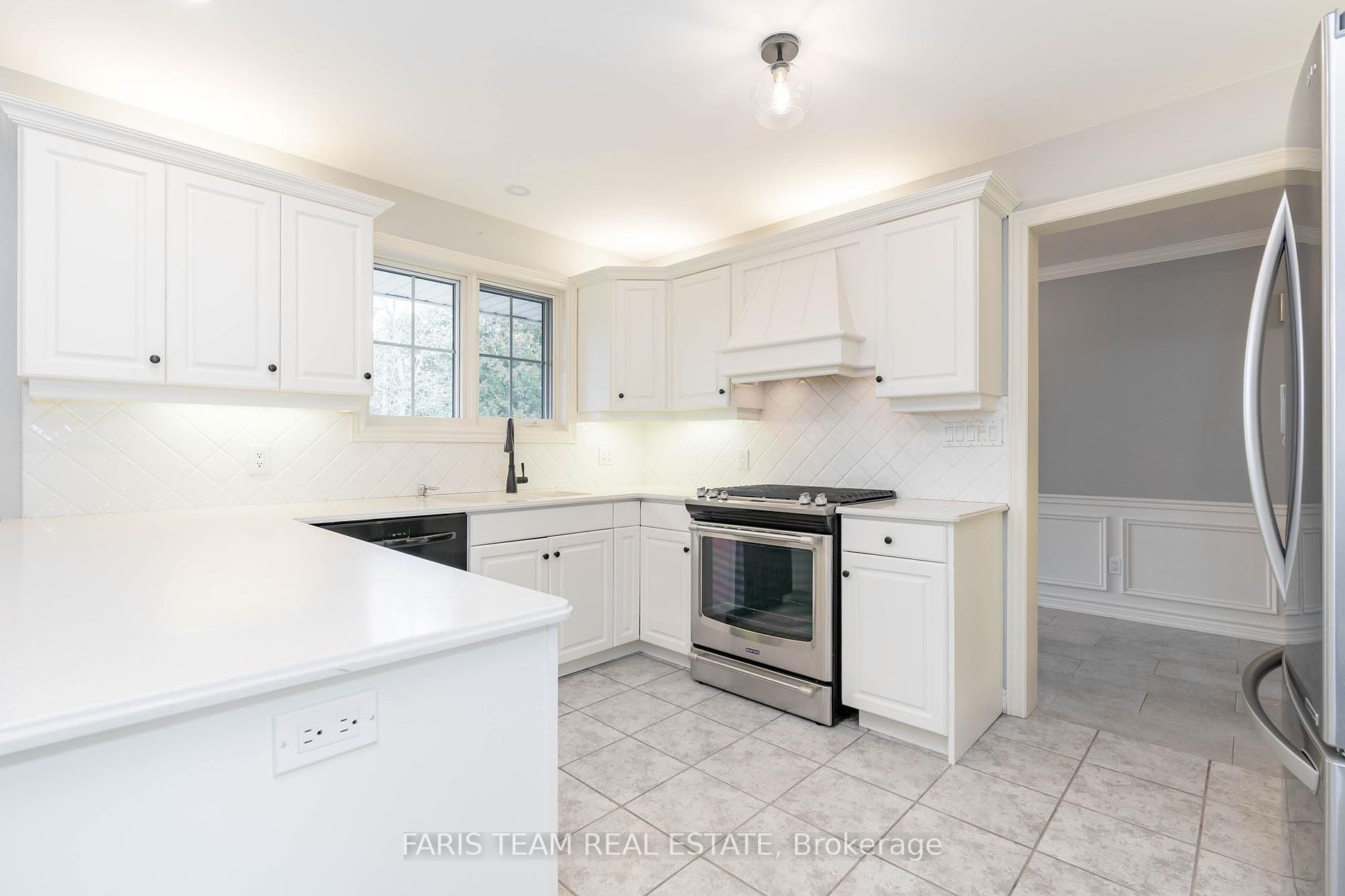 927 Barry Ave