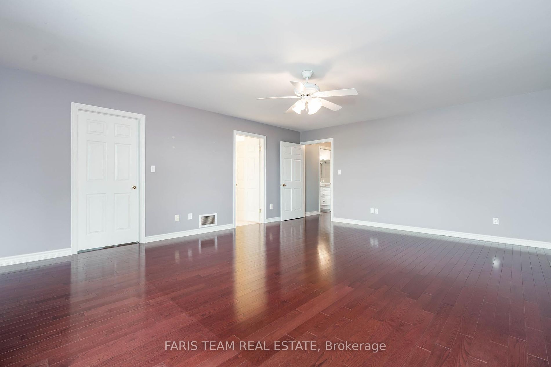 927 Barry Ave