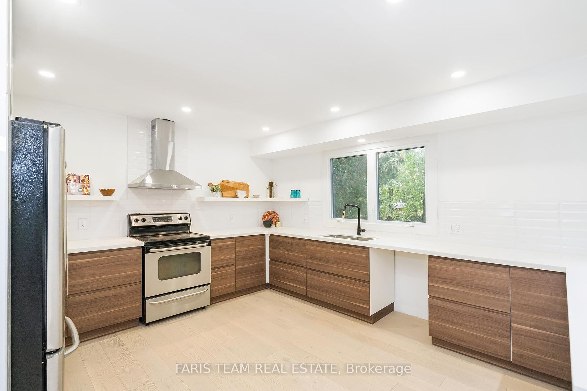 19 George St