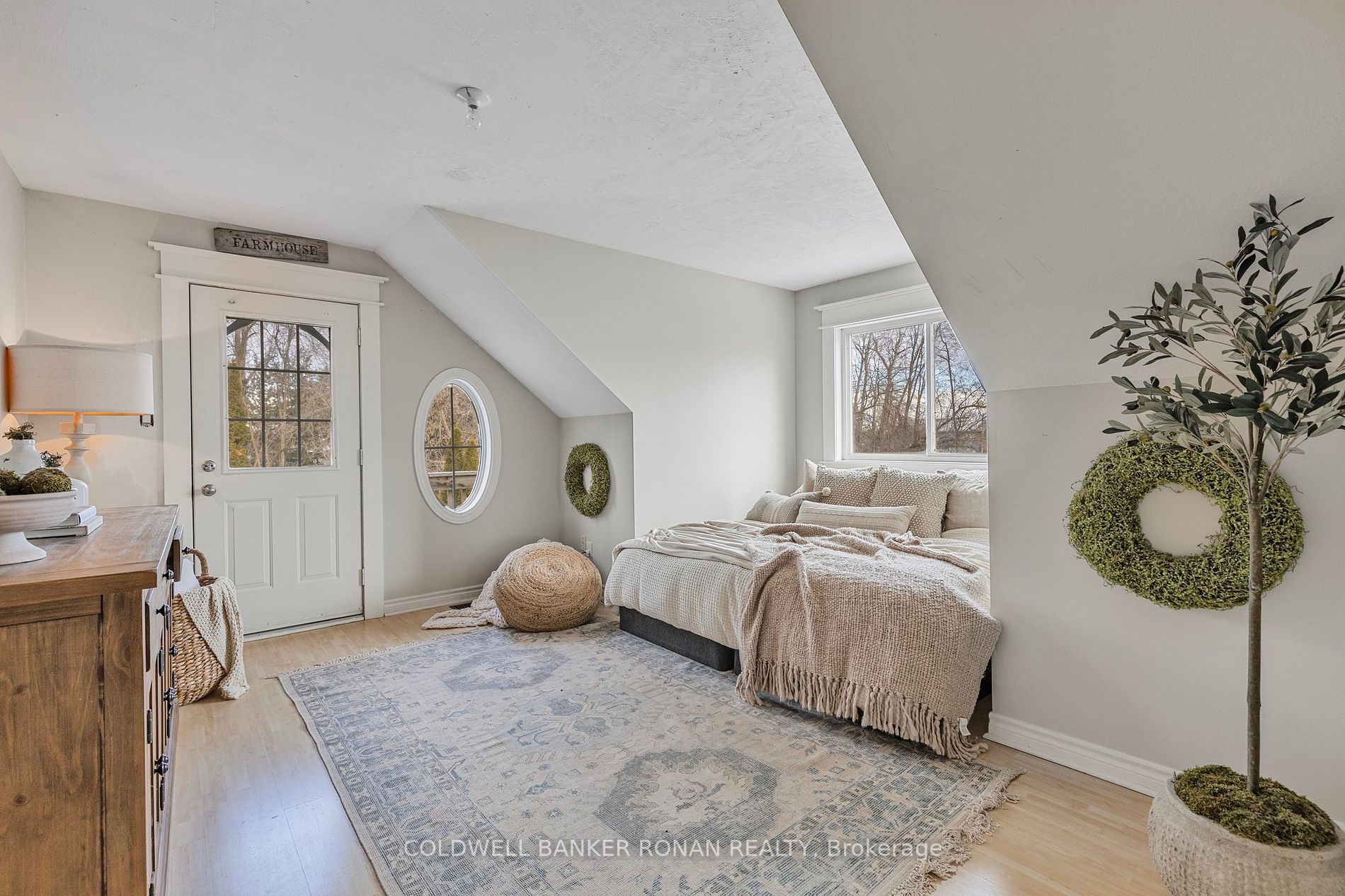 984 Little Cedar Ave