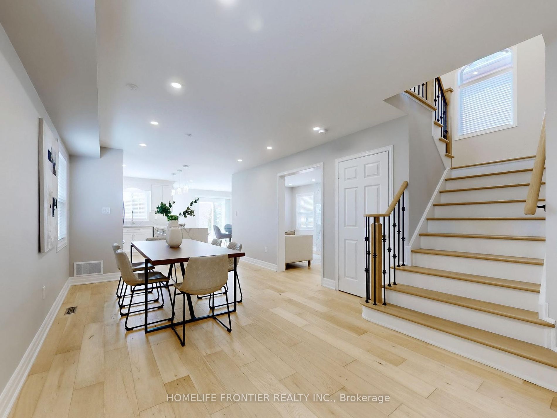 10 Delattaye Ave
