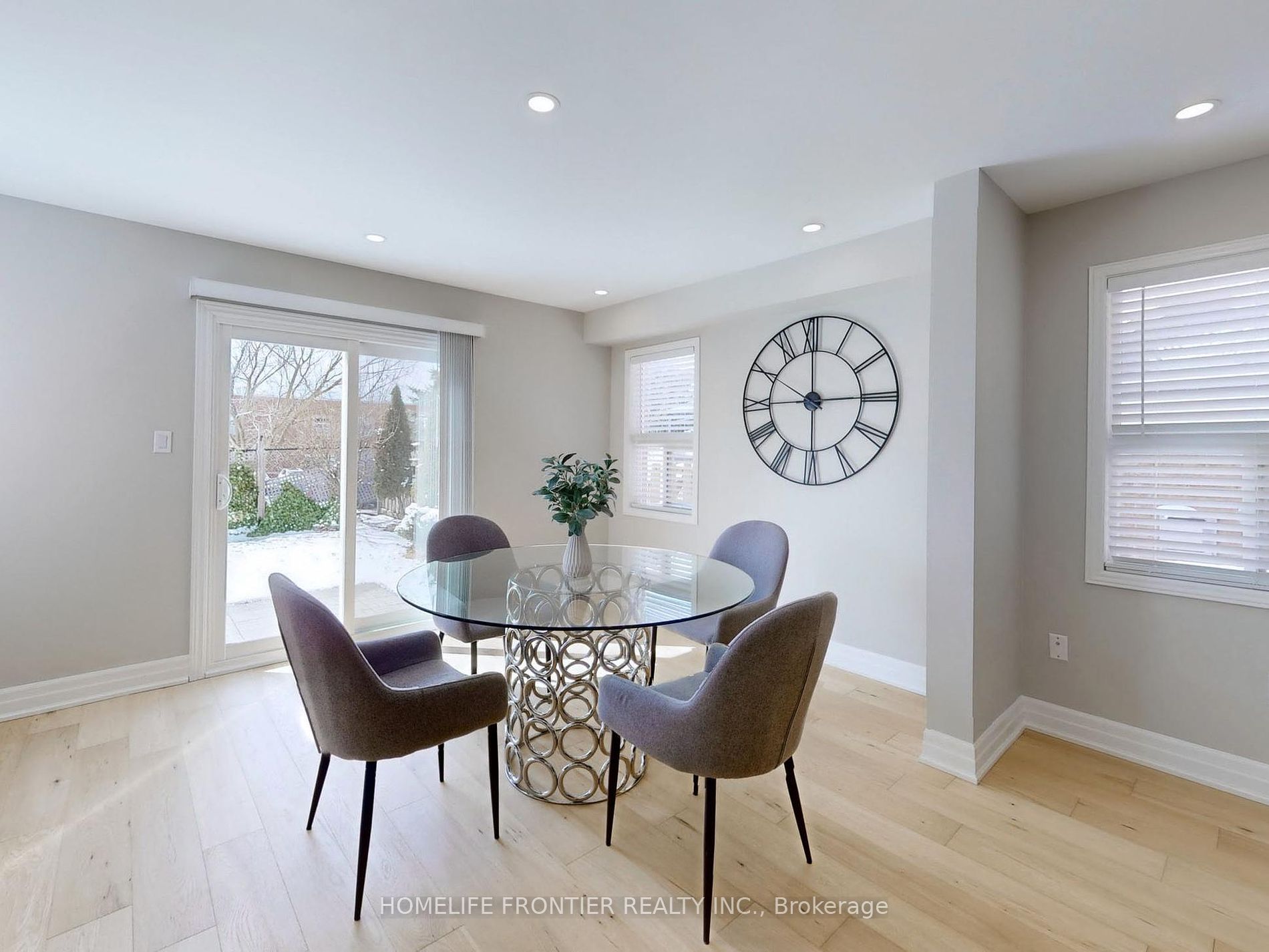 10 Delattaye Ave