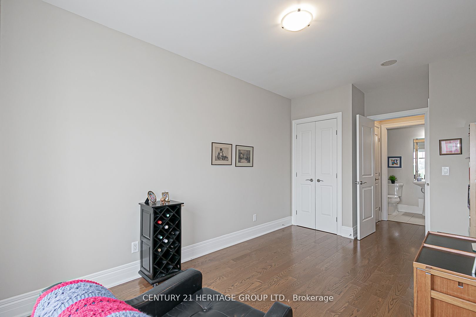 80 Burns Blvd, #321