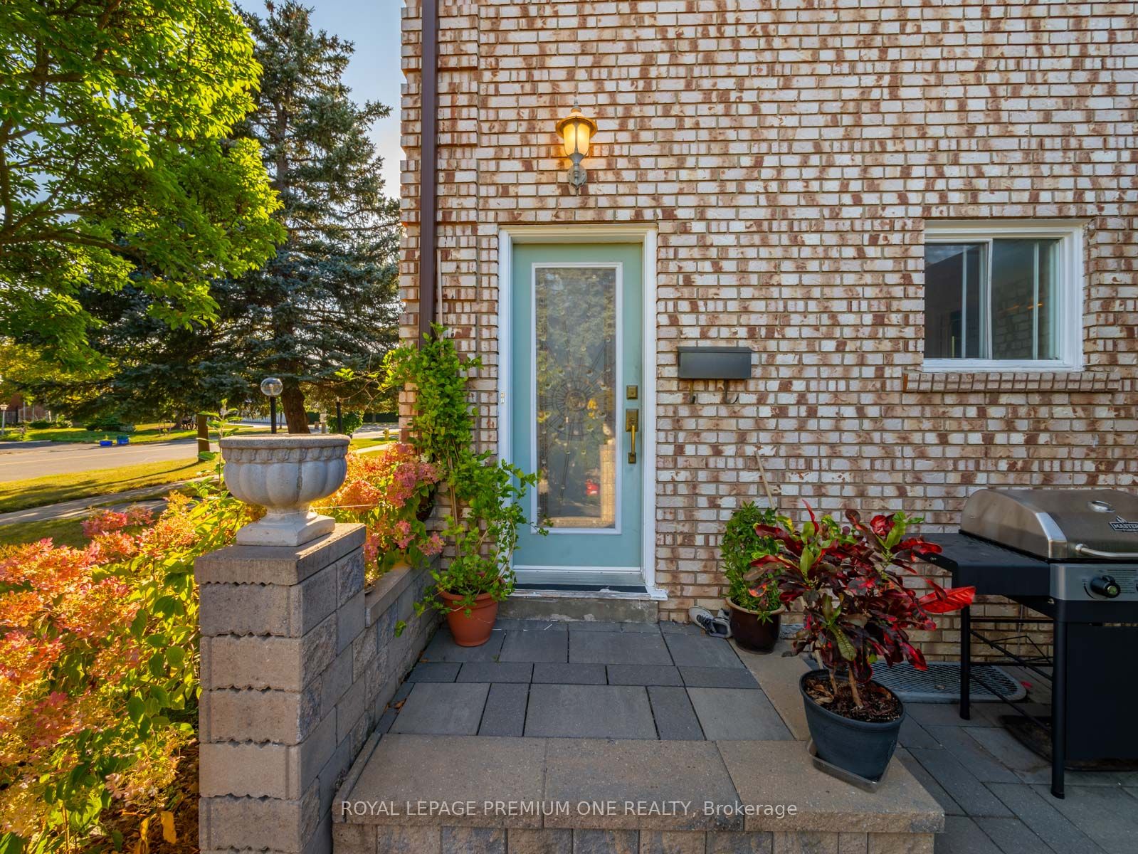 96 Wigwoss Dr S