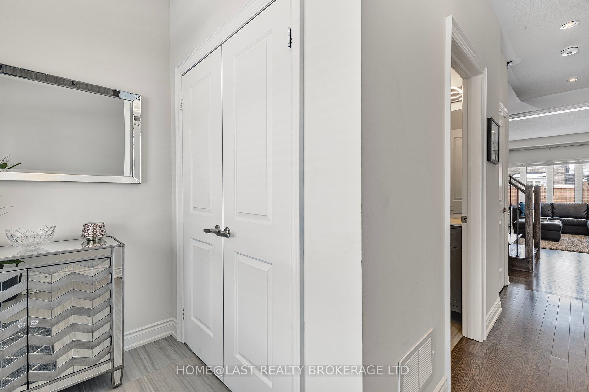 1437 Farrow Crescent
