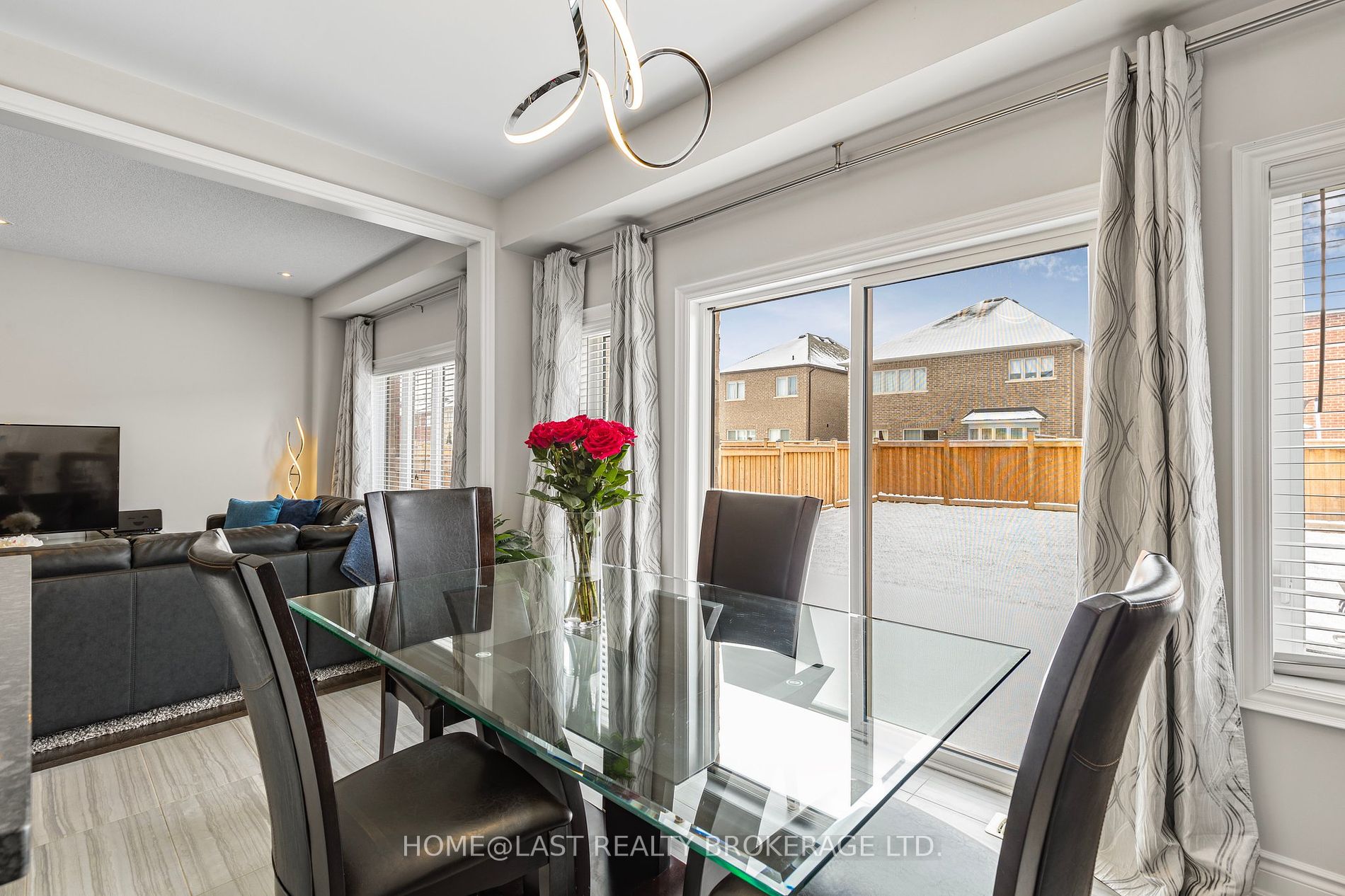 1437 Farrow Crescent