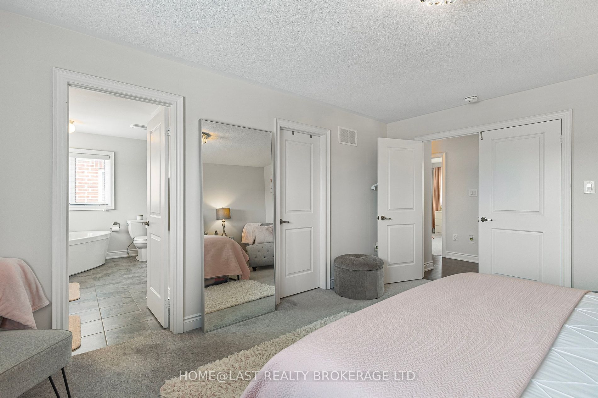 1437 Farrow Crescent