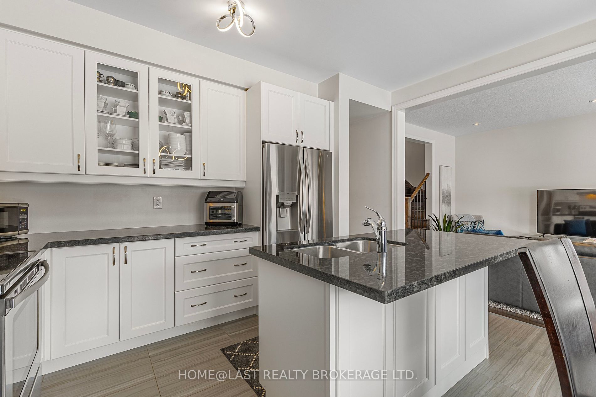 1437 Farrow Crescent
